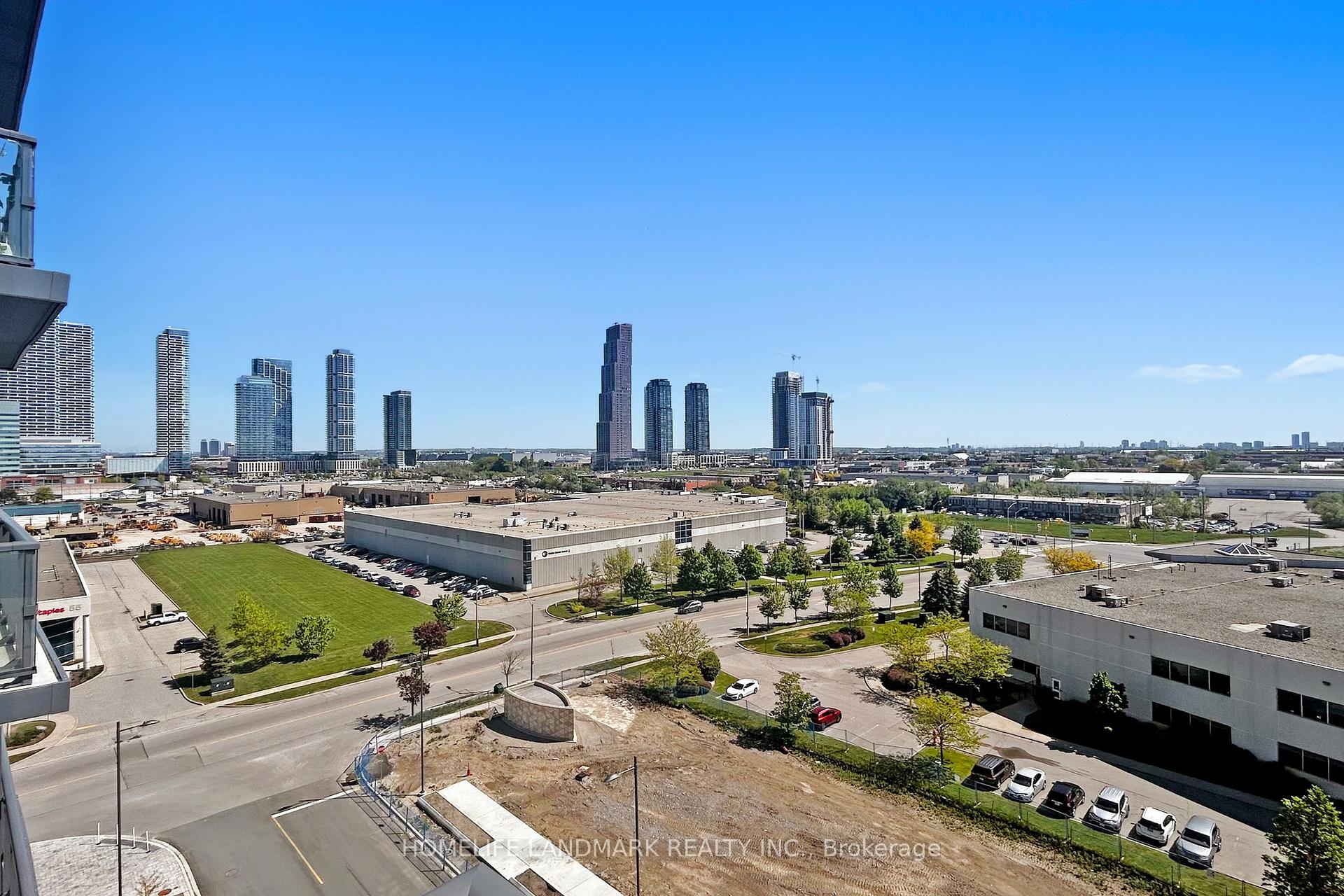2 Bedrooms Condo at 60 Honeycrisp, Vaughan For sale