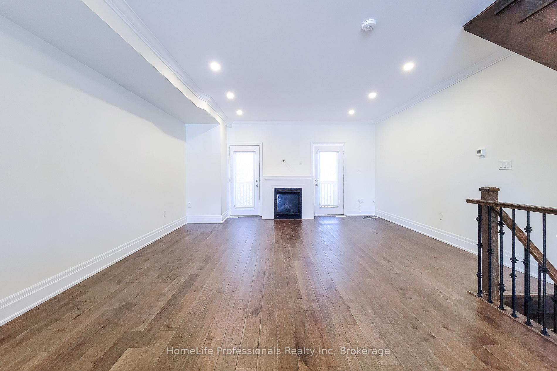 3 Bedrooms Condo at 111 Wilson, Hamilton For sale