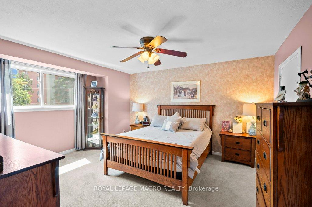2 Bedrooms Condo at 483 Claridge, Burlington For sale