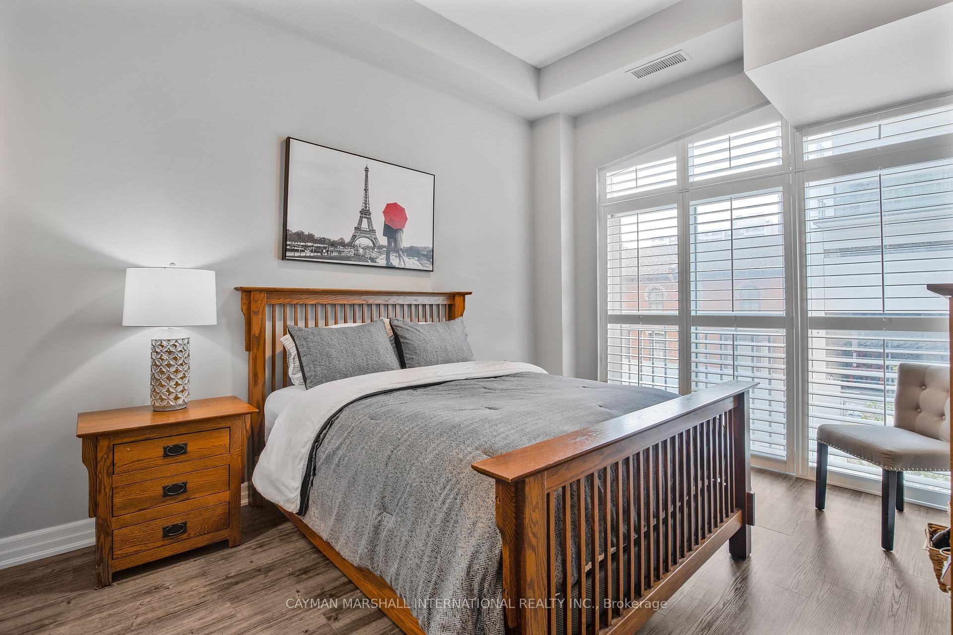 2 Bedrooms Condo at 360 Pearl, Burlington For sale