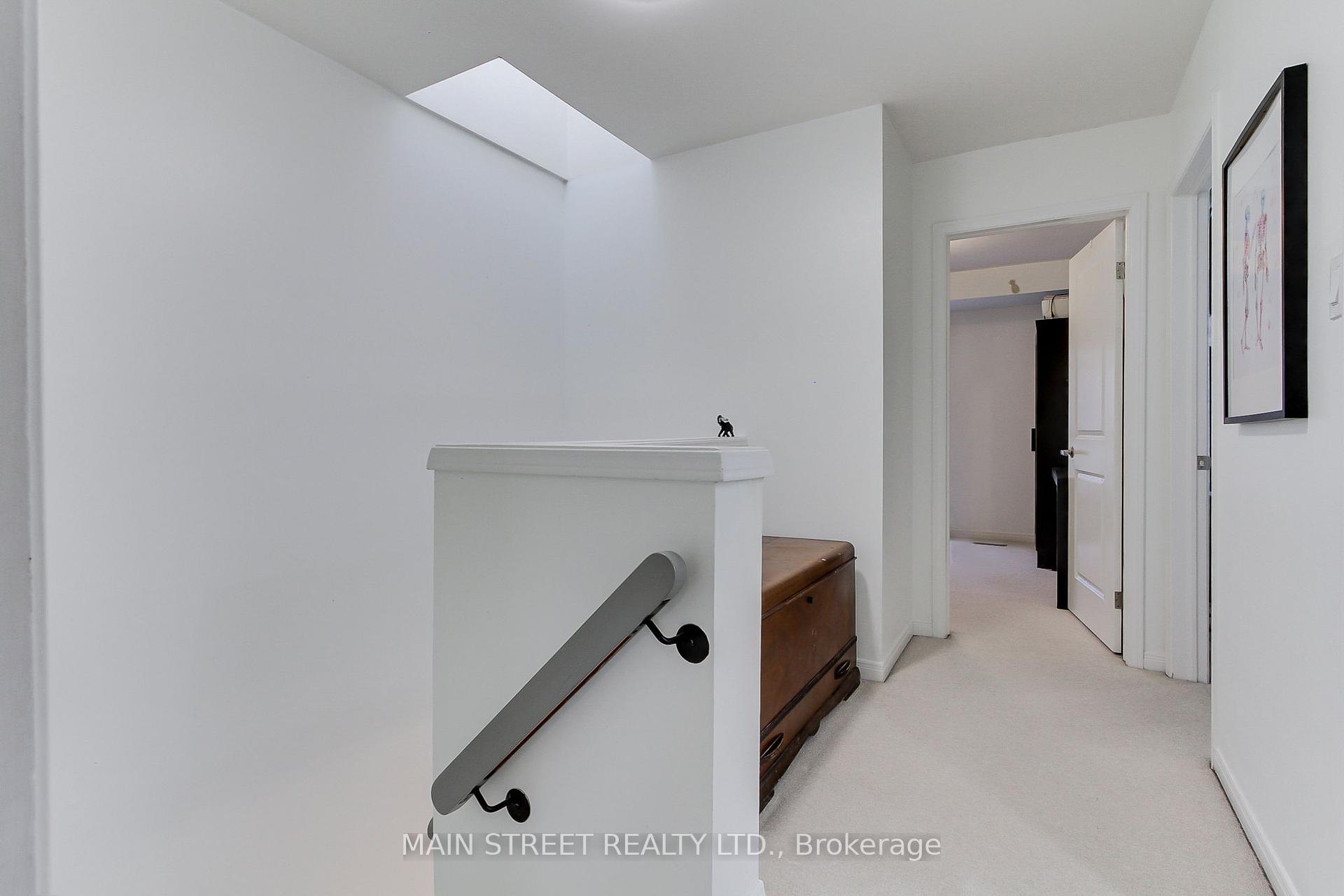 3 Bedrooms Condo at 725 Vermouth,  Mississauga For sale