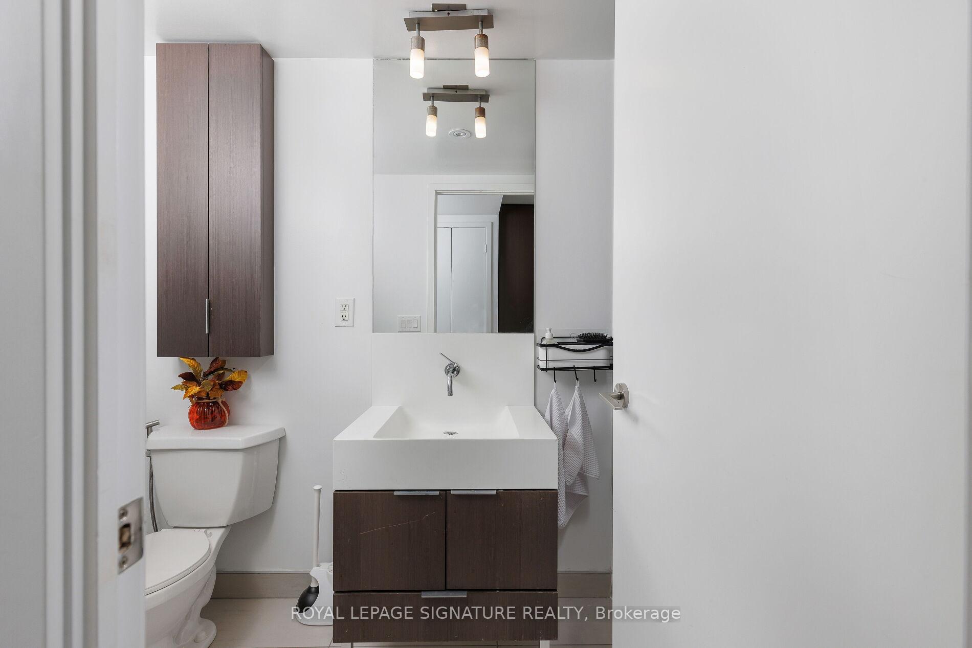 1 Bedroom Condo at 110 Charles, Toronto For sale