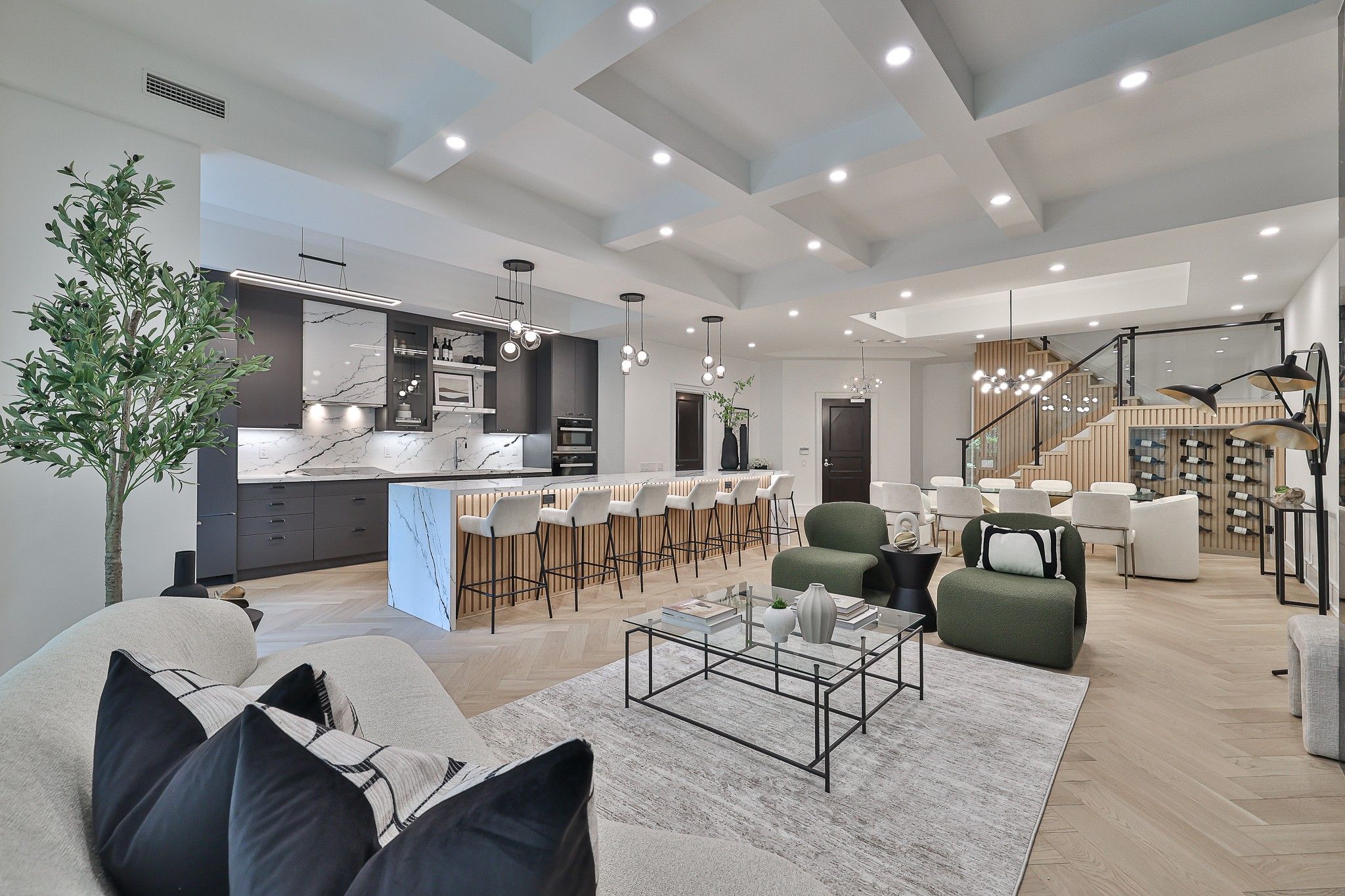 38 Avenue Road 111