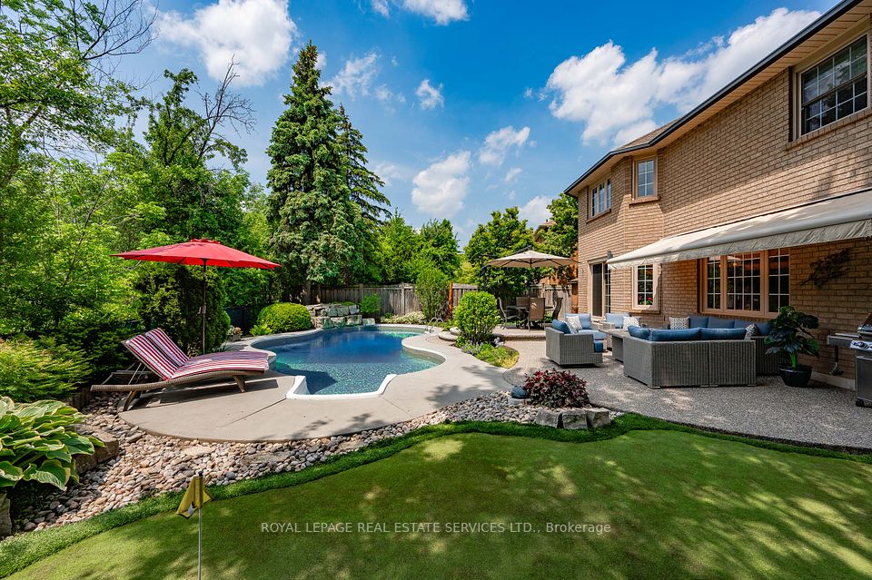 2224 Brays Lane, Oakville, ON L6M 3J6