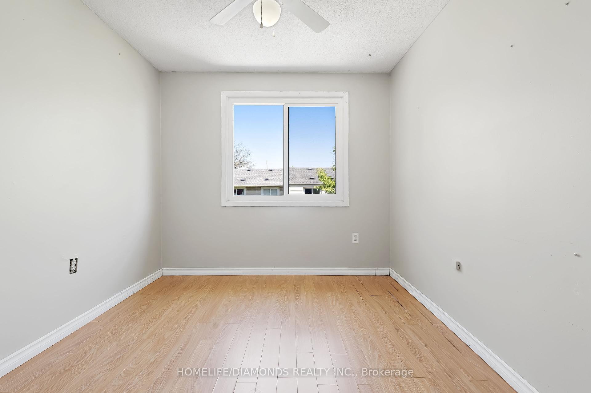 3 Bedrooms Condo at 262 KENORA, Hamilton For sale