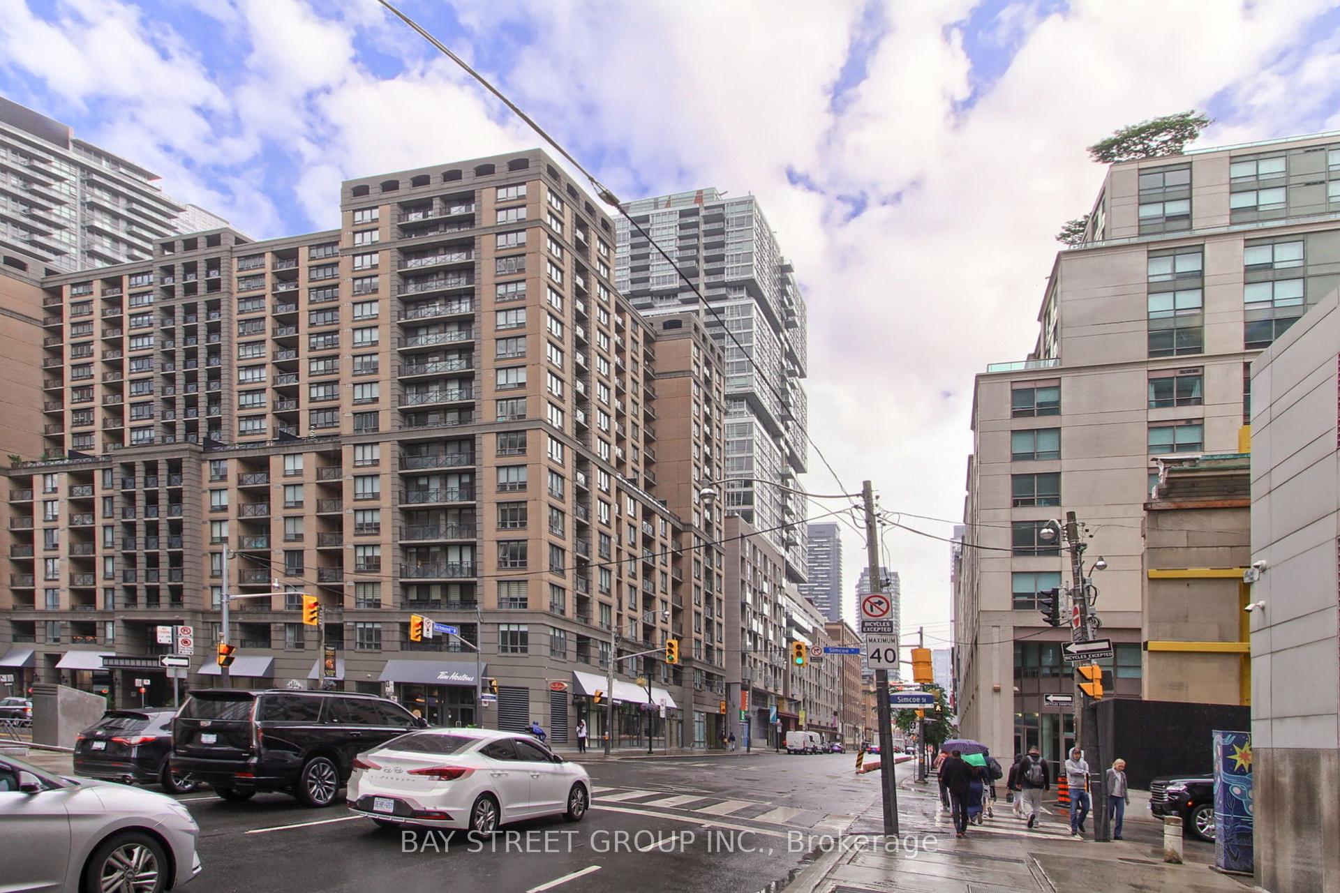 2 Bedrooms Condo at 199 Richmond, Toronto For sale