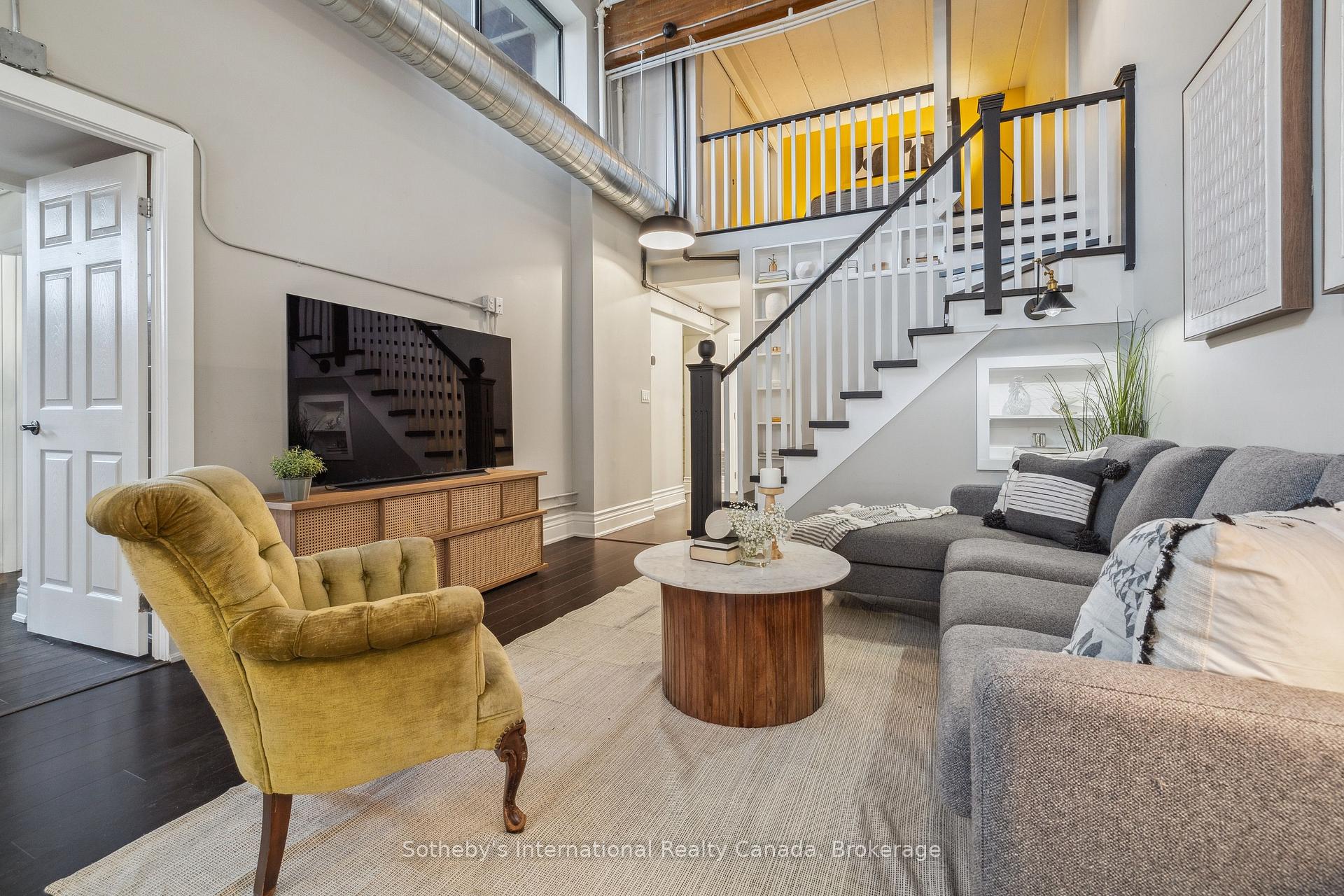 3 Bedrooms Condo at 200 Stinson, Hamilton For sale