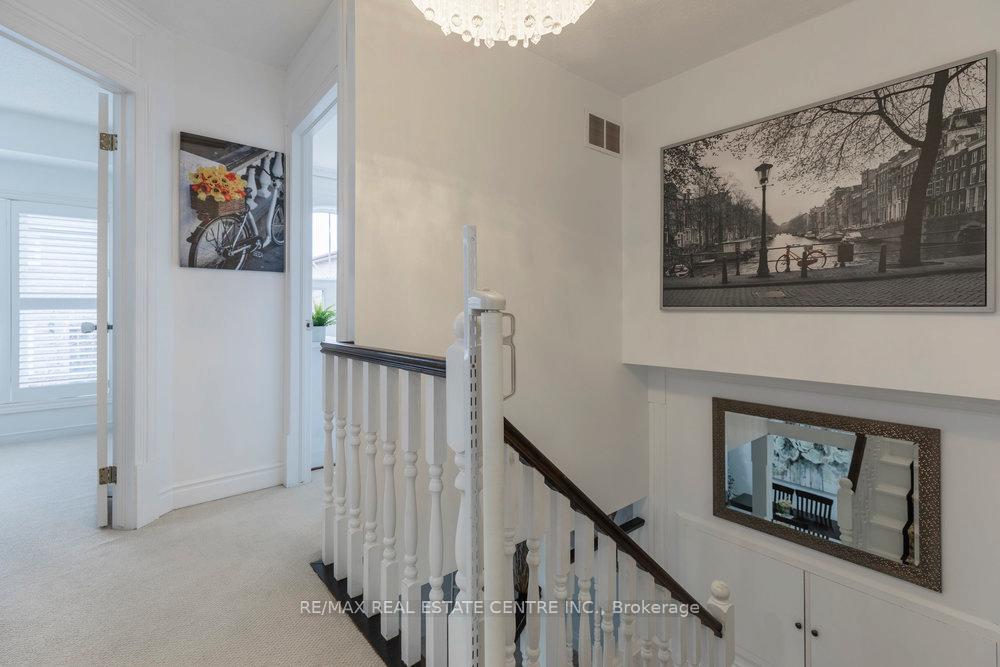 3 Bedrooms Condo at 2774 King,  Hamilton For sale