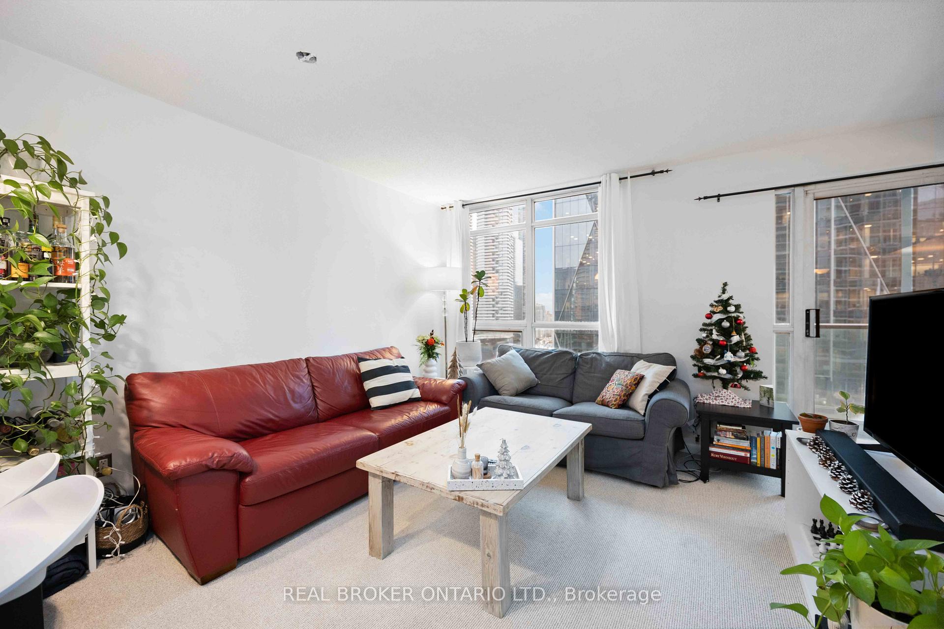 2 Bedrooms Condo at 18 Yonge,  Toronto For sale