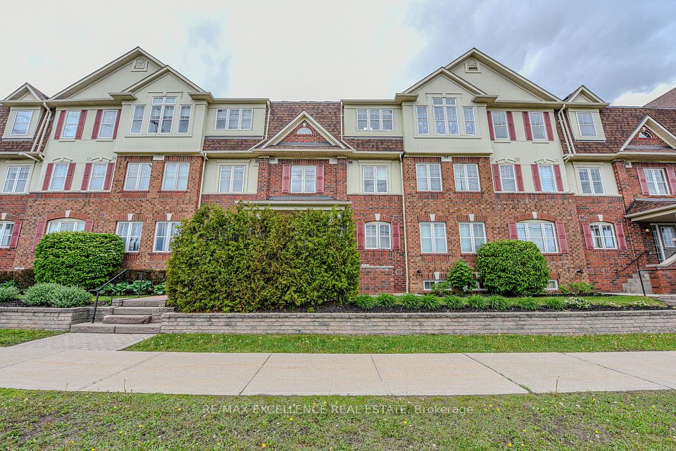 599 Dundas