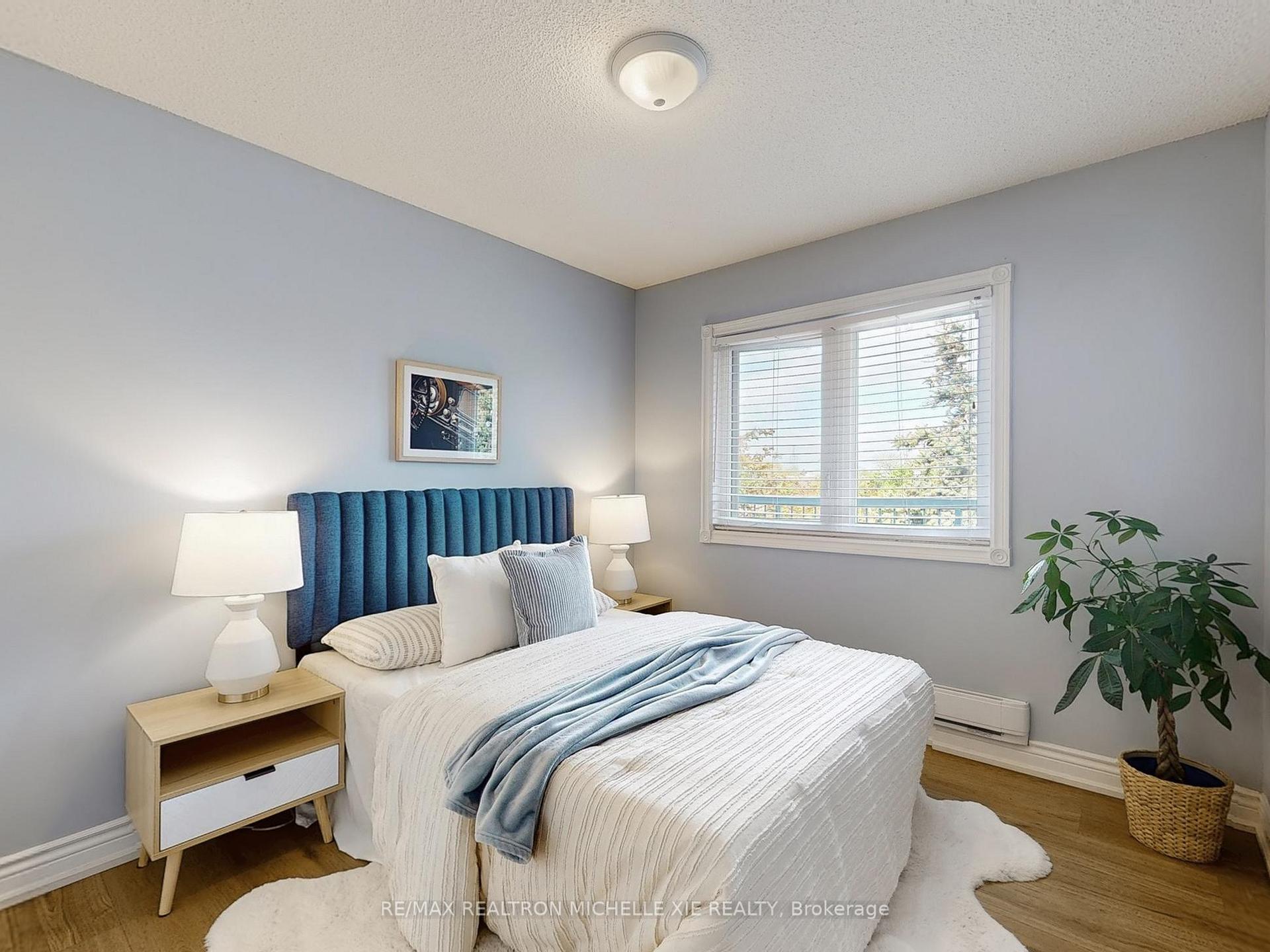 2 Bedrooms Condo at 65 Trailwood, Mississauga For sale