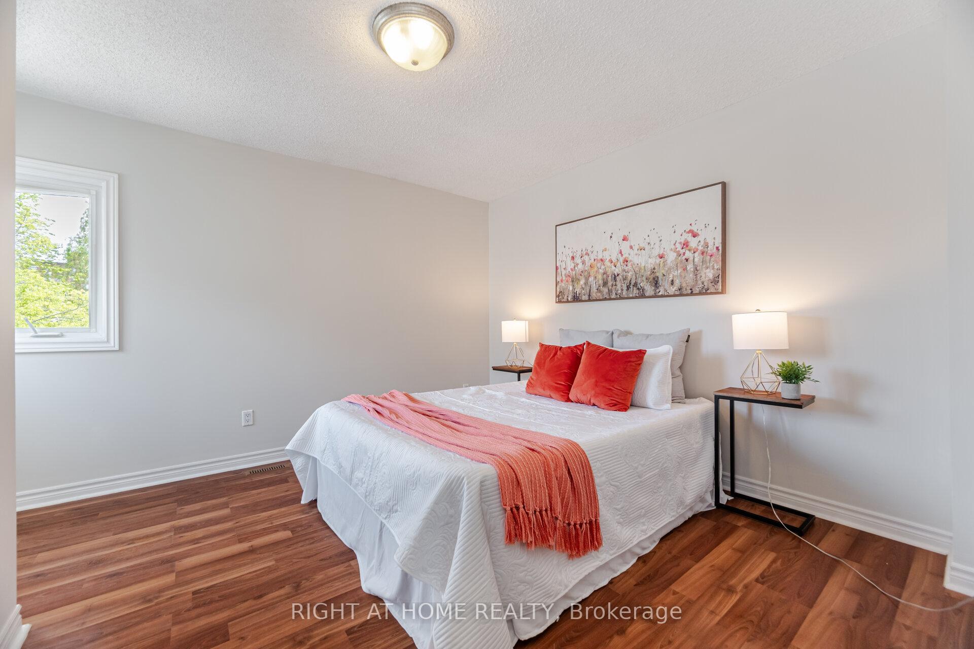 3 Bedrooms Condo at 3600 Colonial, Mississauga For sale