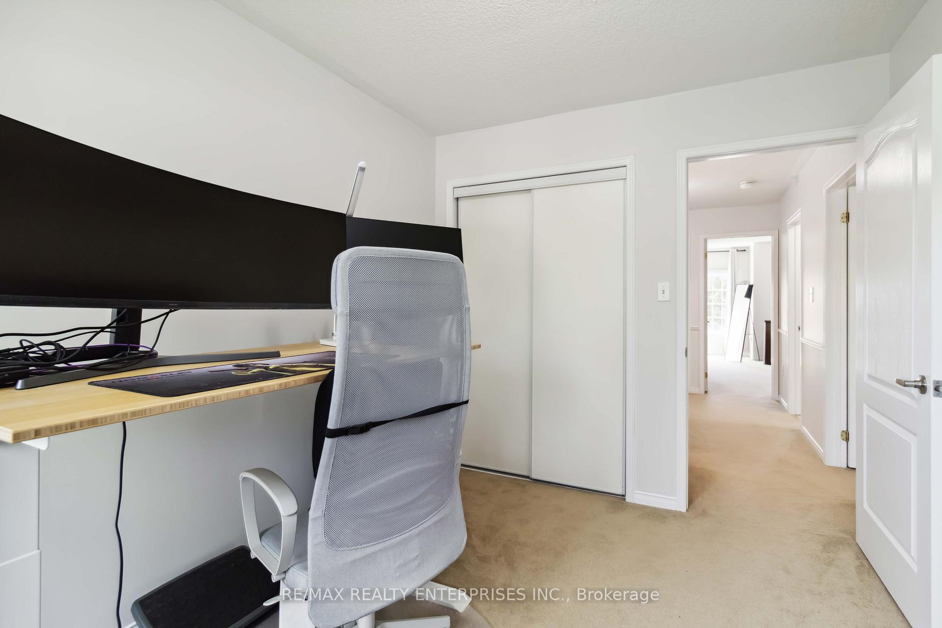 3 Bedrooms Condo at 1588 South Parade, Mississauga For sale