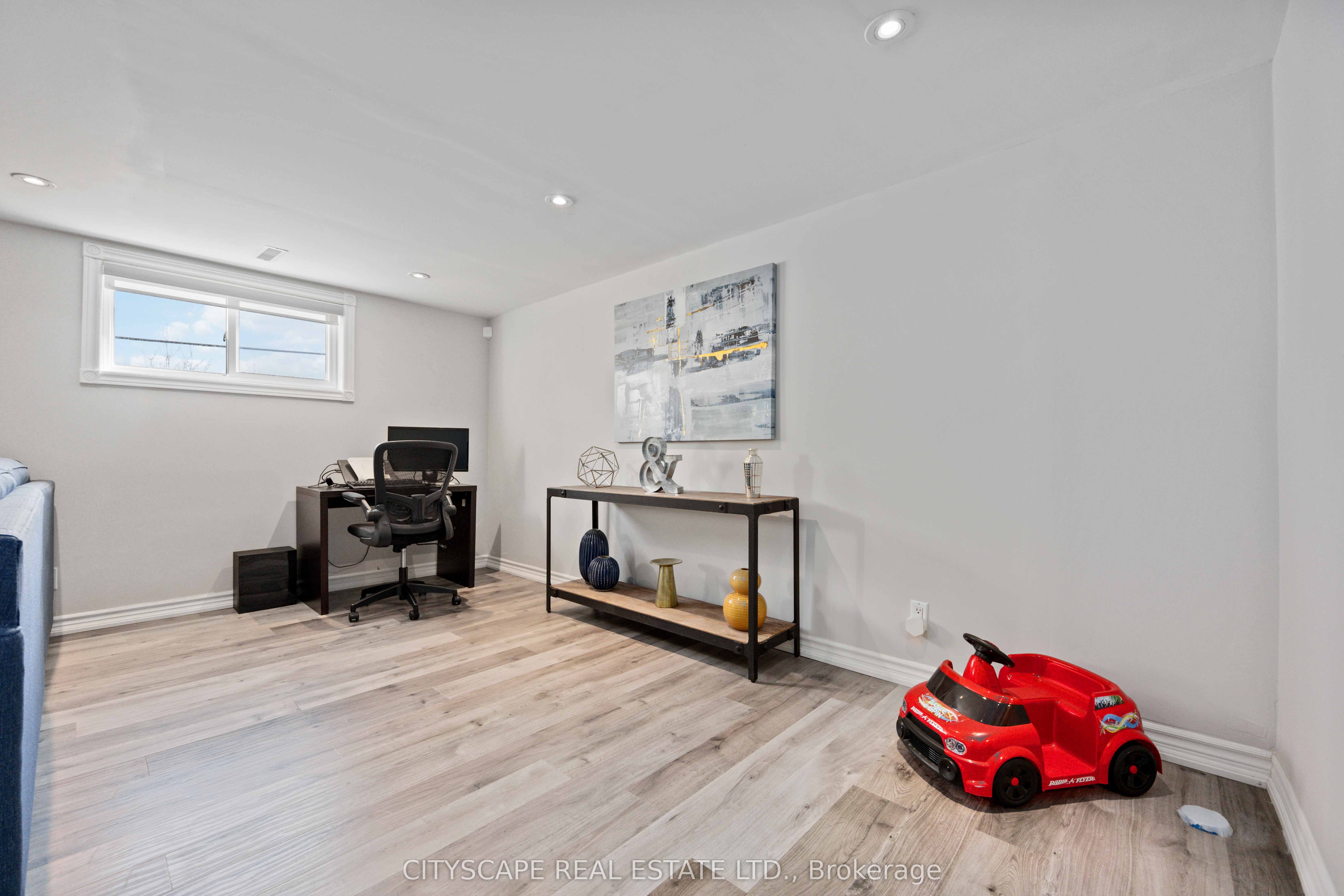 39 Bentworth Avenue
