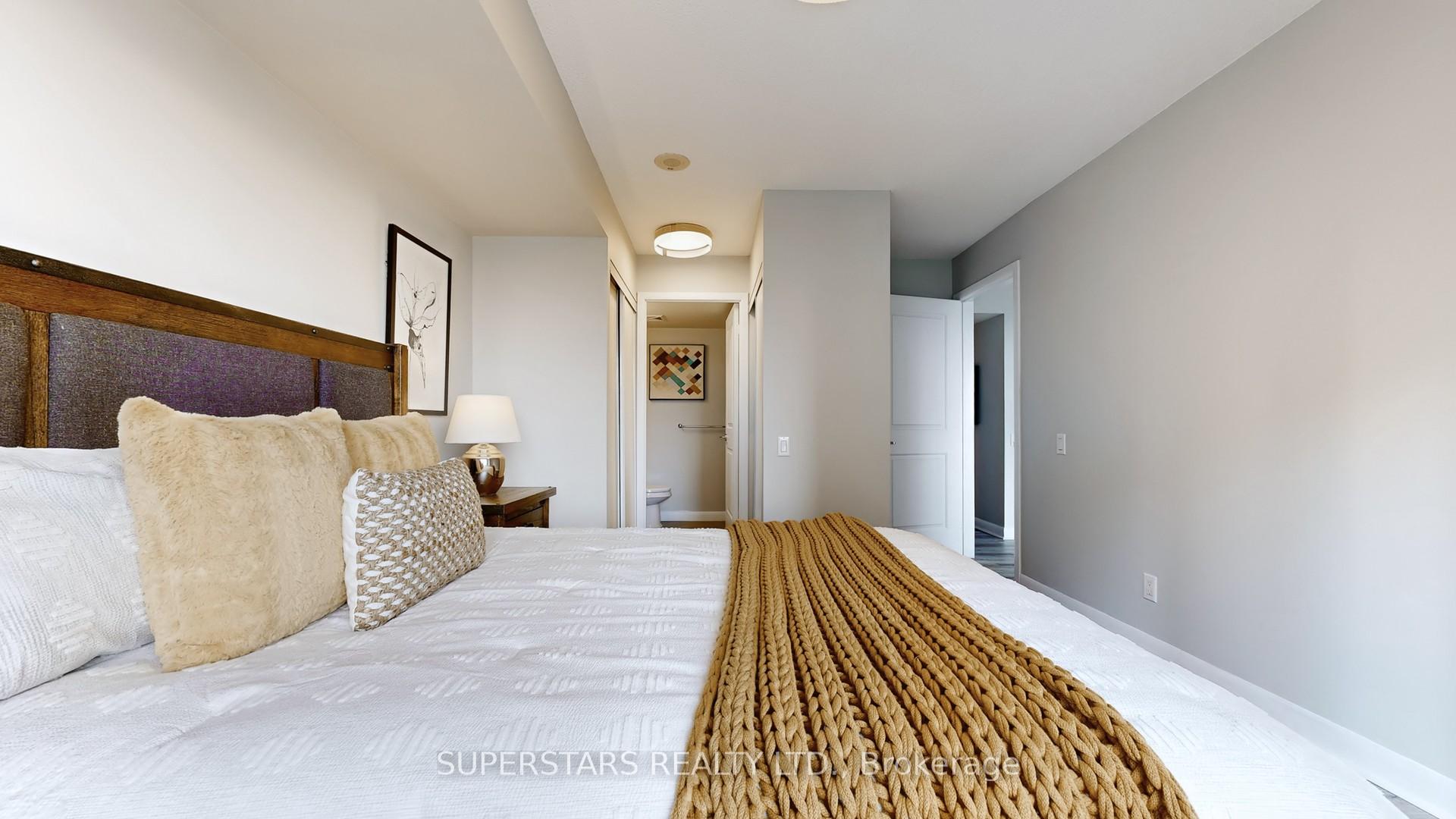 2 Bedrooms Condo at 25 Town Centre, Toronto For sale