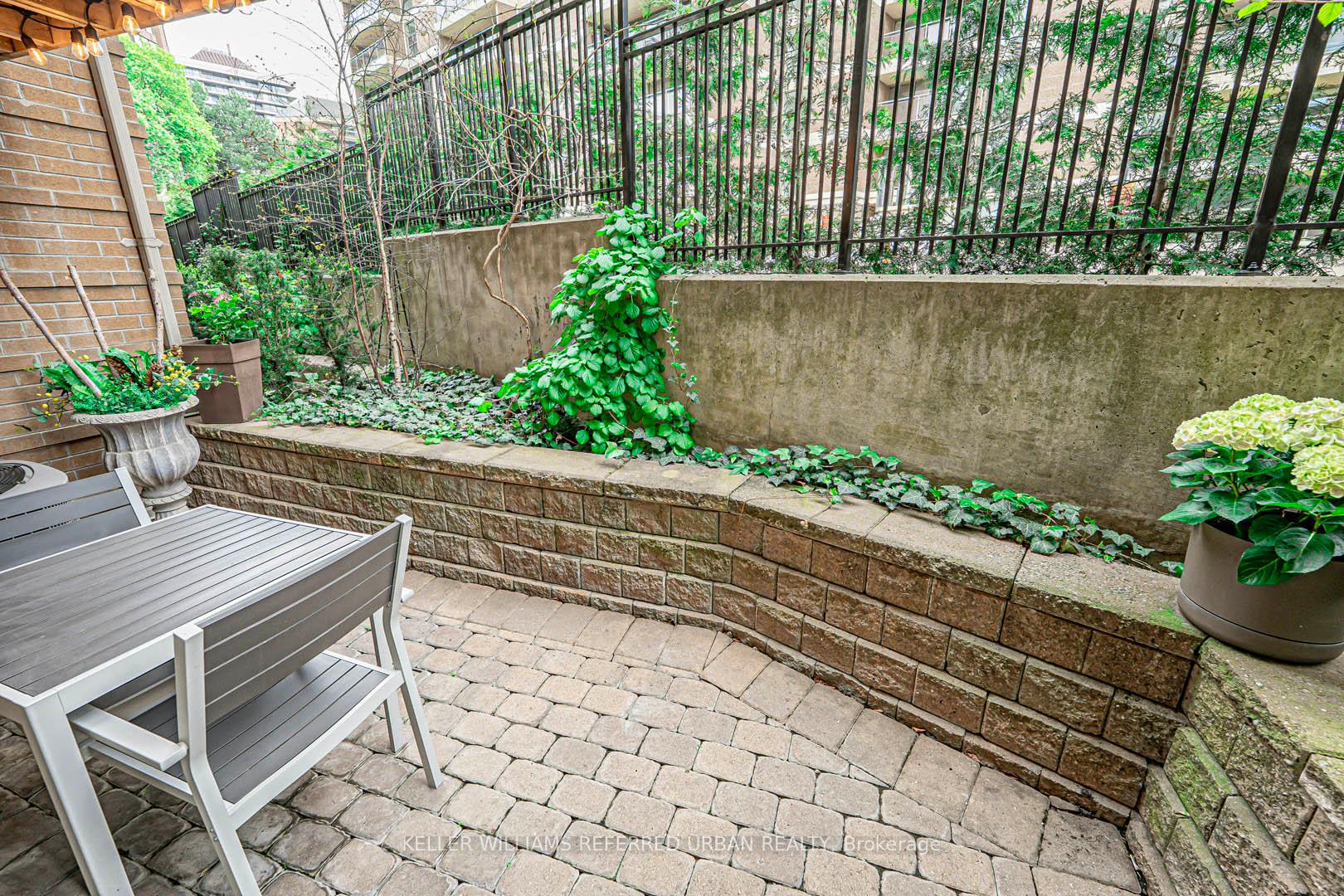 2 Bedrooms Condo at 67 Pleasant, Toronto For sale