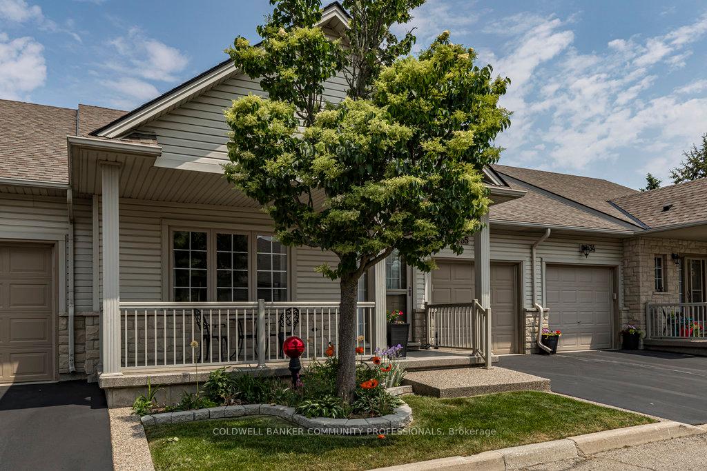 2 Bedrooms Condo at 130 Southbrook, Hamilton For sale