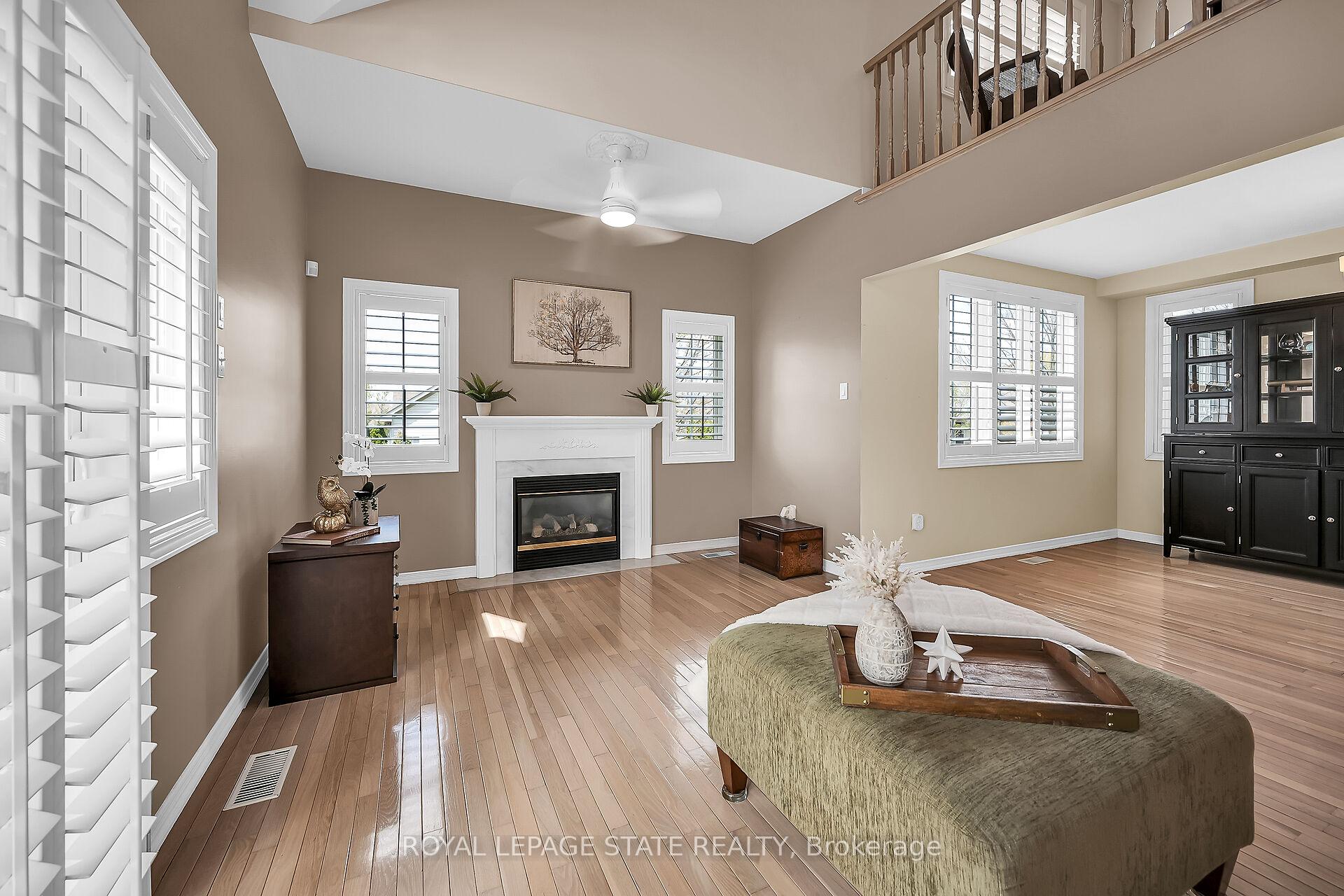 3 Bedrooms Condo at 212 Stonehenge,  Hamilton For sale