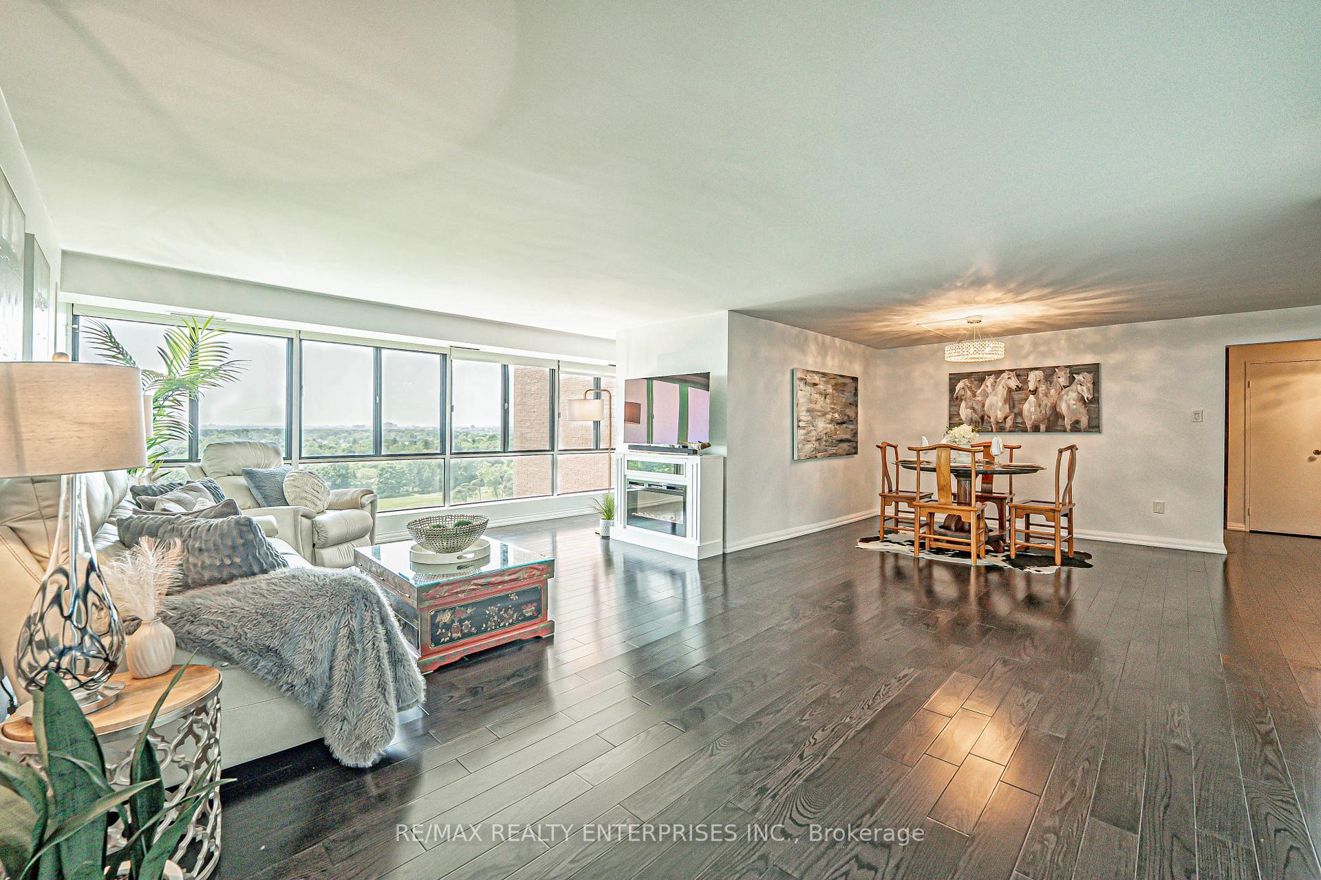 3 Bedrooms Condo at 1400 Dixie, Mississauga For sale