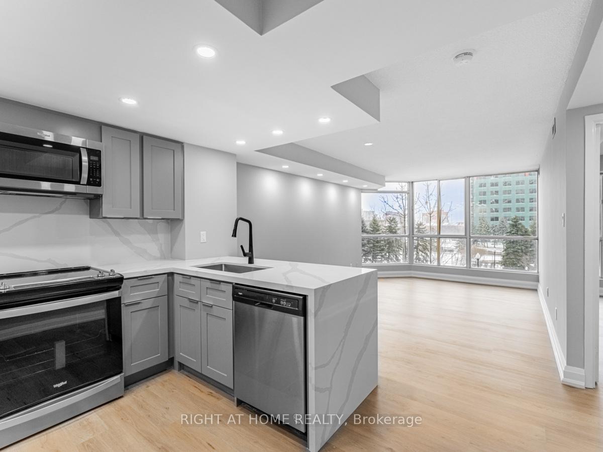 1 Bedroom Condo at 55 Kingsbridge Garden,  Mississauga For sale