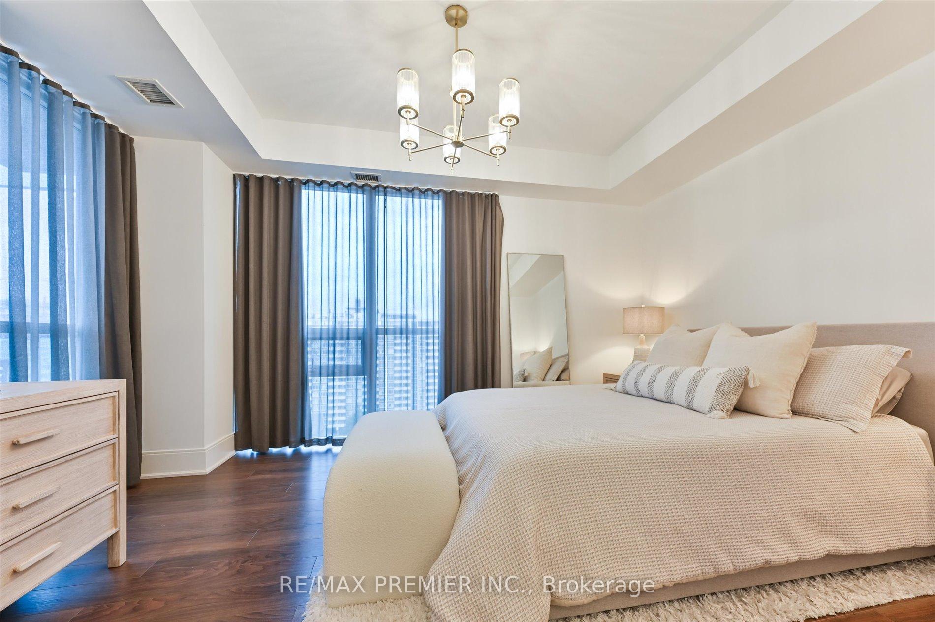 3 Bedrooms Condo at 25 Broadway, Toronto For sale