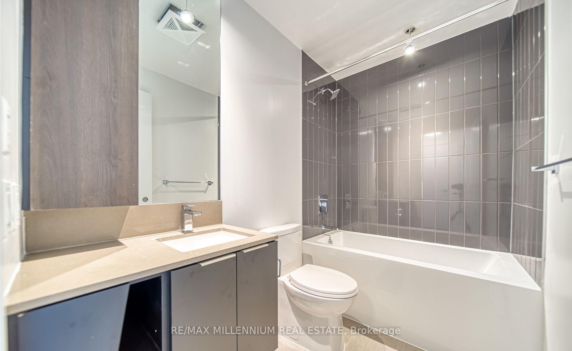 2 Bedrooms Condo at 3900 Confederation, Mississauga For sale