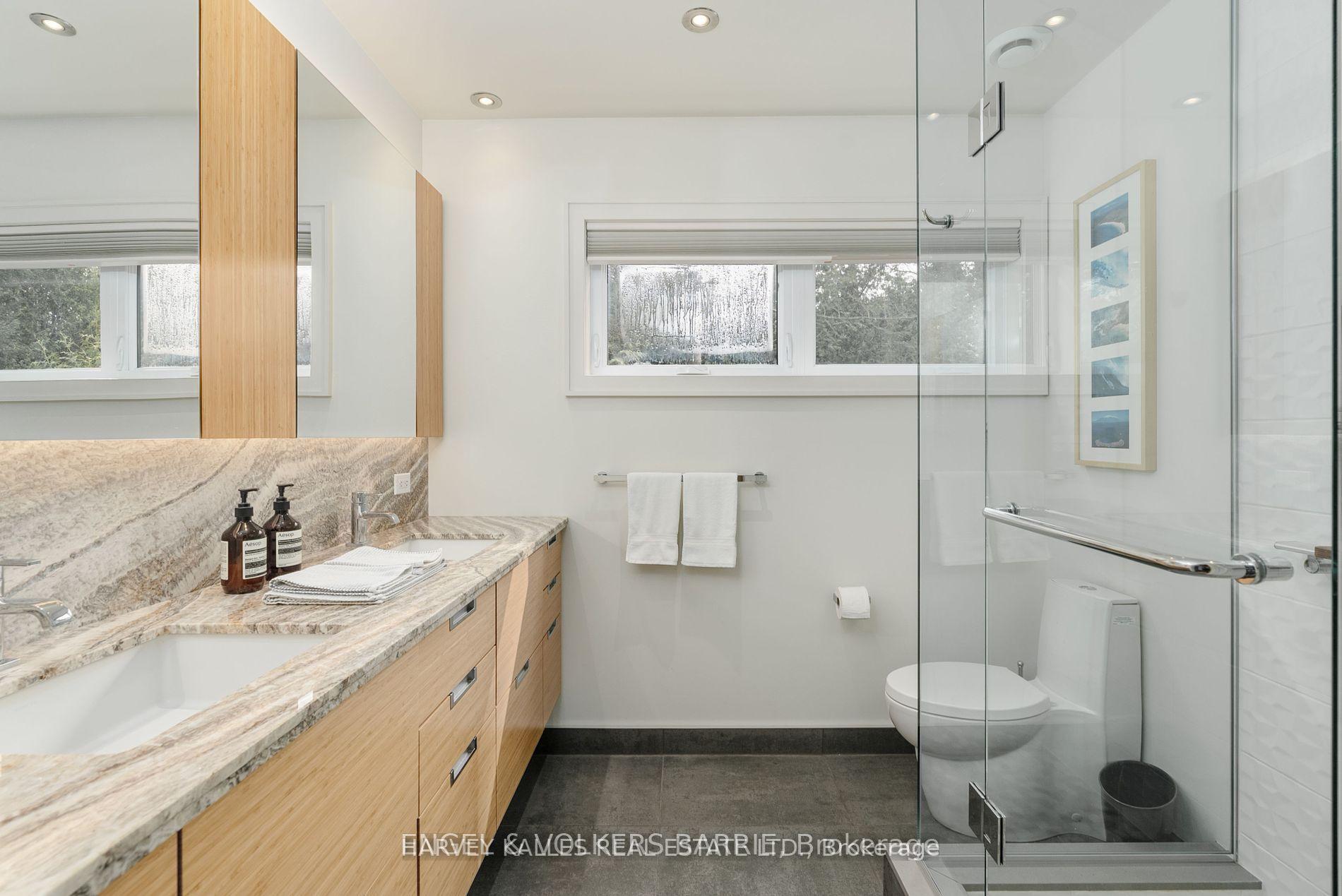 2369 Lakeshore Road E