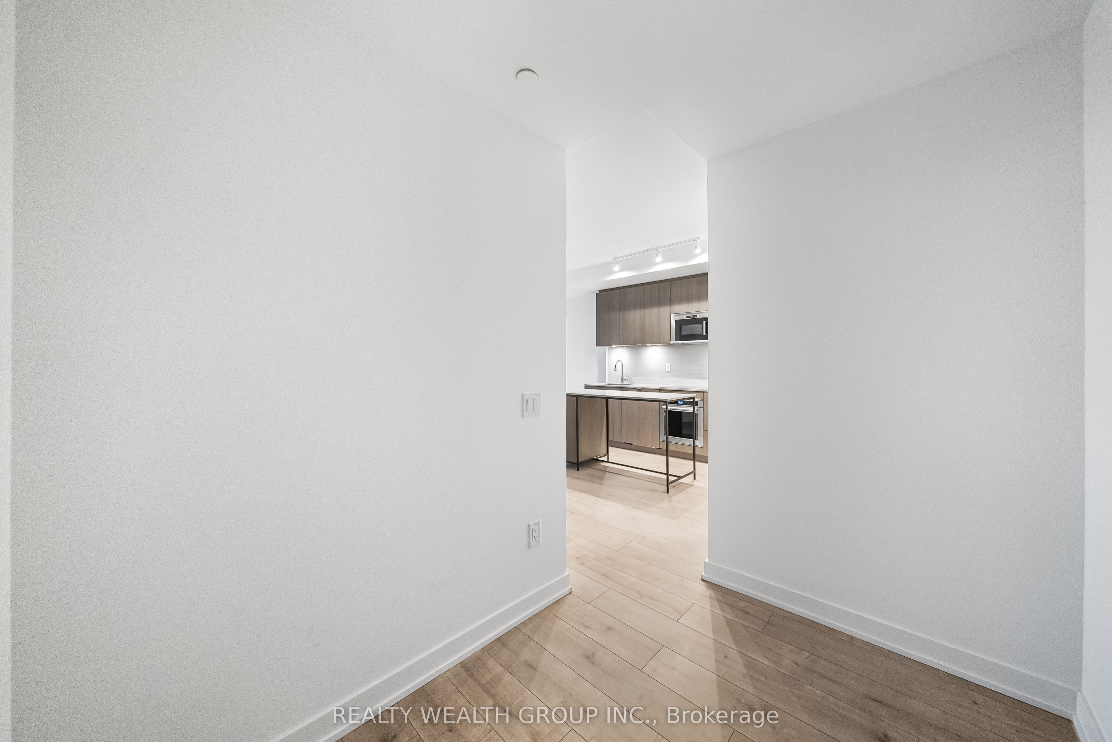 215 LAKESHORE Road W, #208