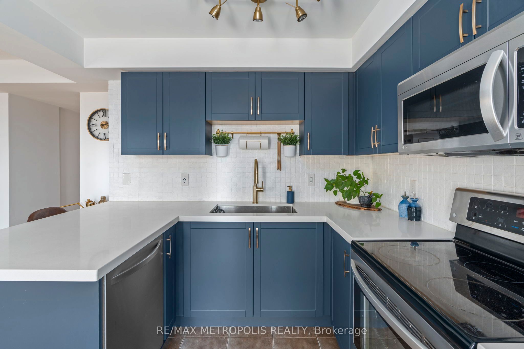 734 Neighbourhood Circle, #4