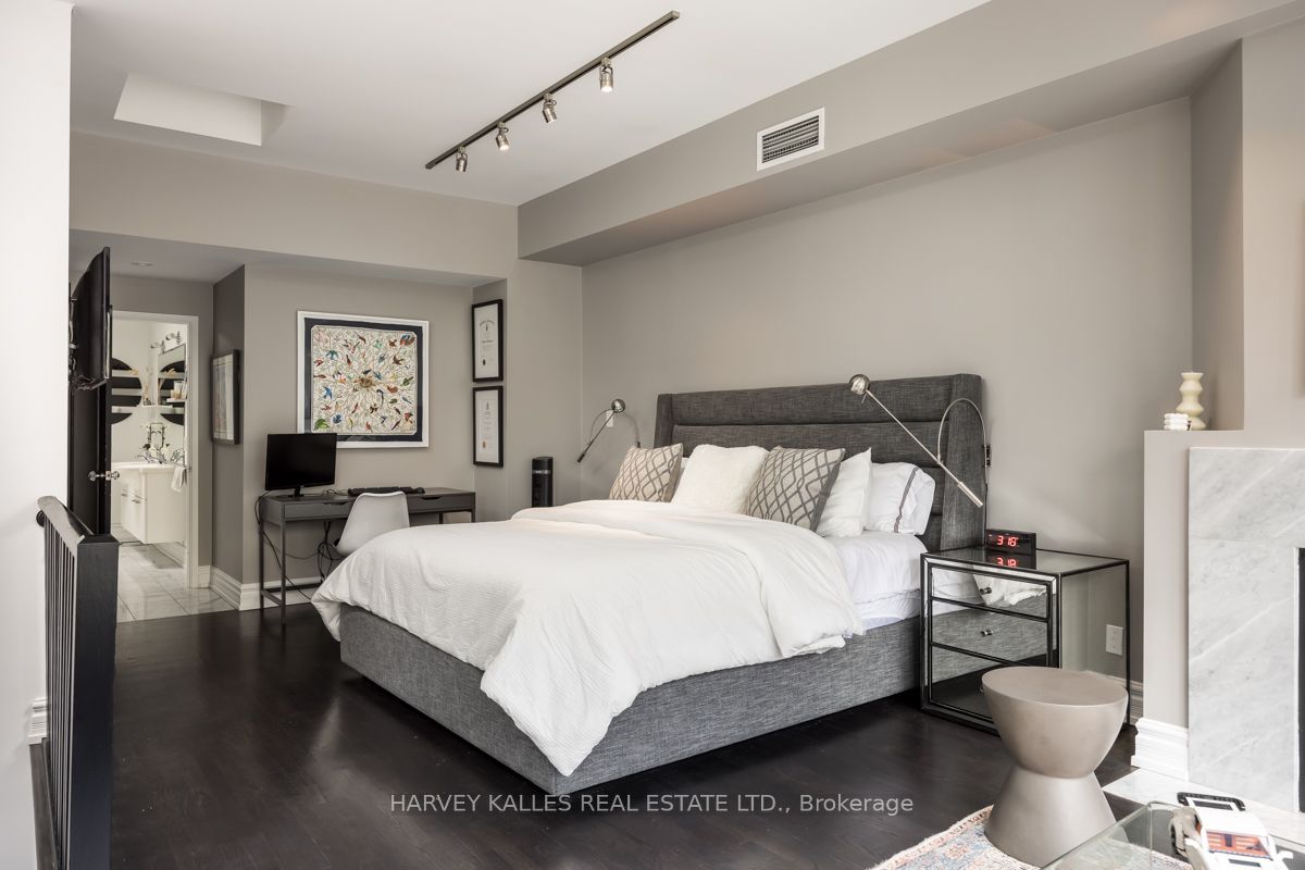 295 Davenport Road 213