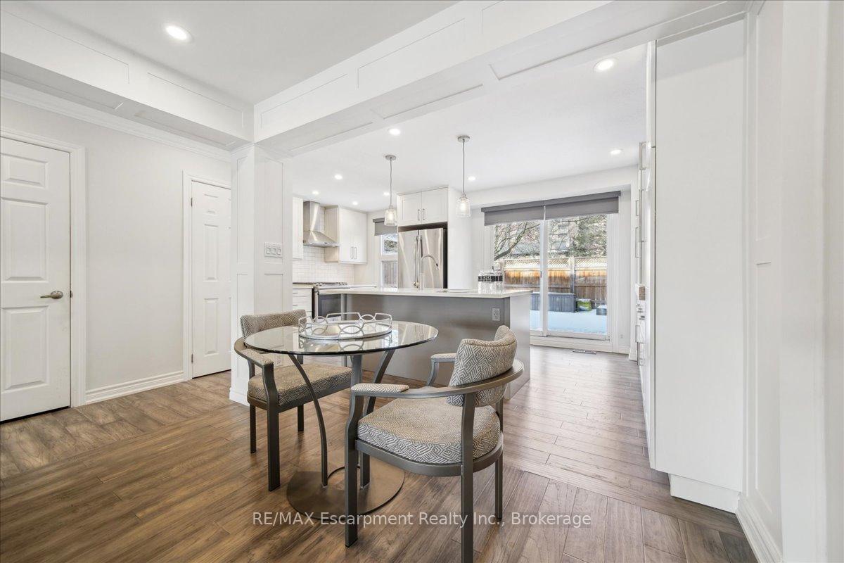 3 Bedrooms Condo at 779 Hyde,  Burlington For sale