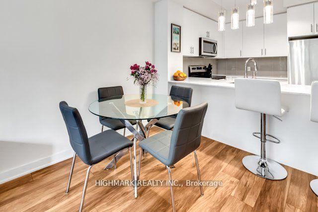 2 Bedrooms Condo at 320 Plains, Burlington For sale