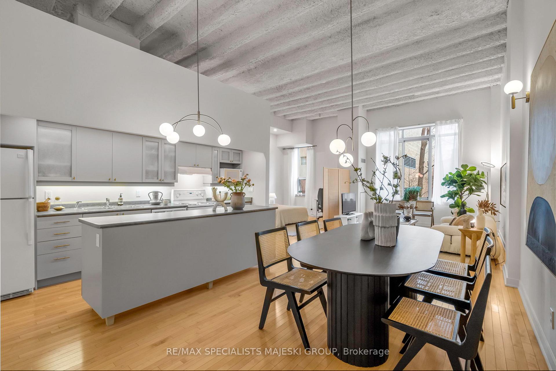 3 Bedrooms Condo at 21 Nassau,  Toronto For sale