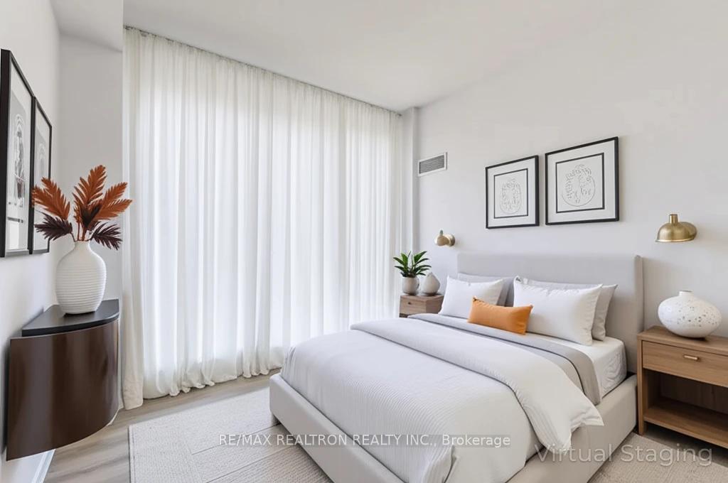 3 Bedrooms Condo at 8 Eglinton, Toronto For sale