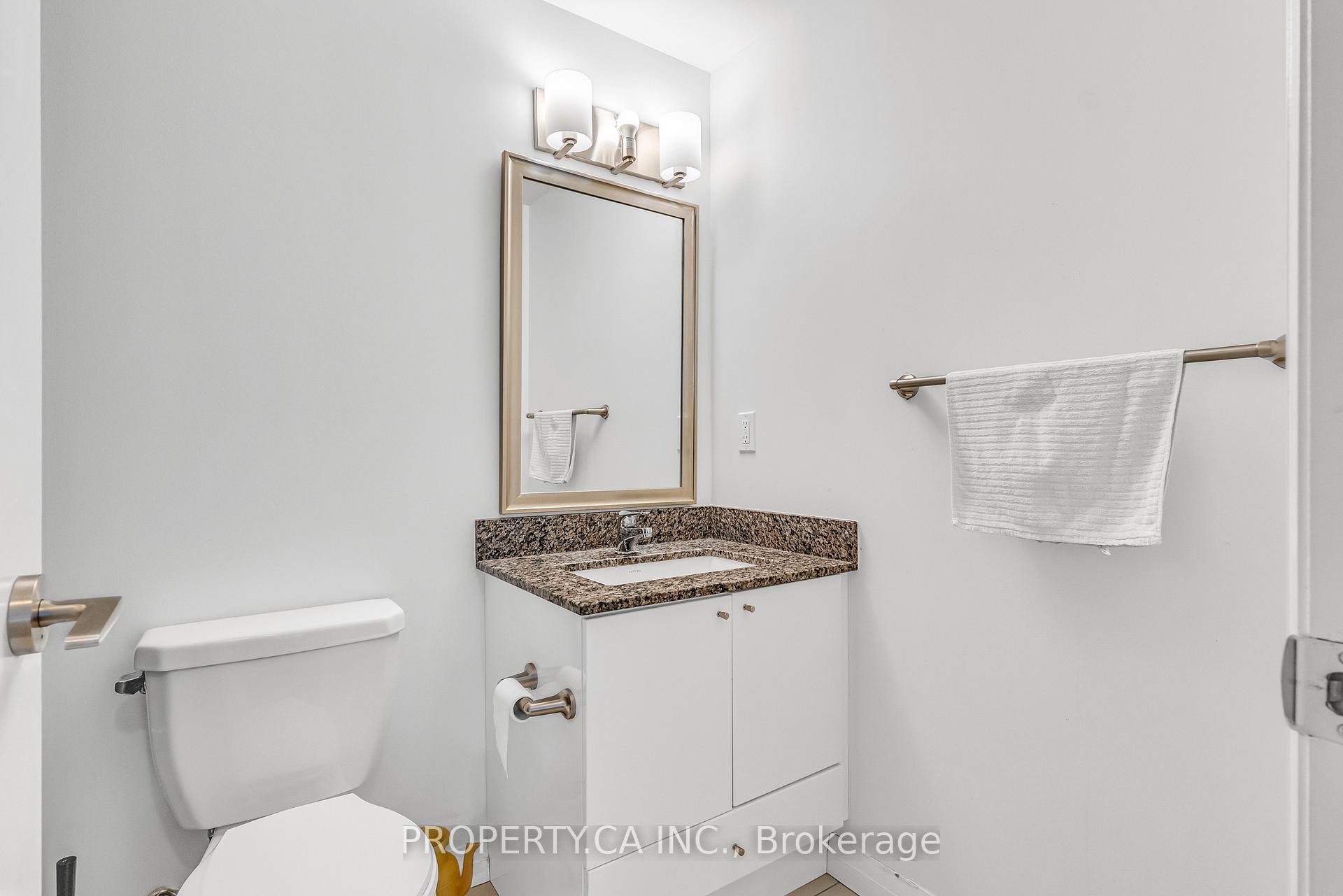 2 Bedrooms Condo at 55 Eglinton, Mississauga For sale