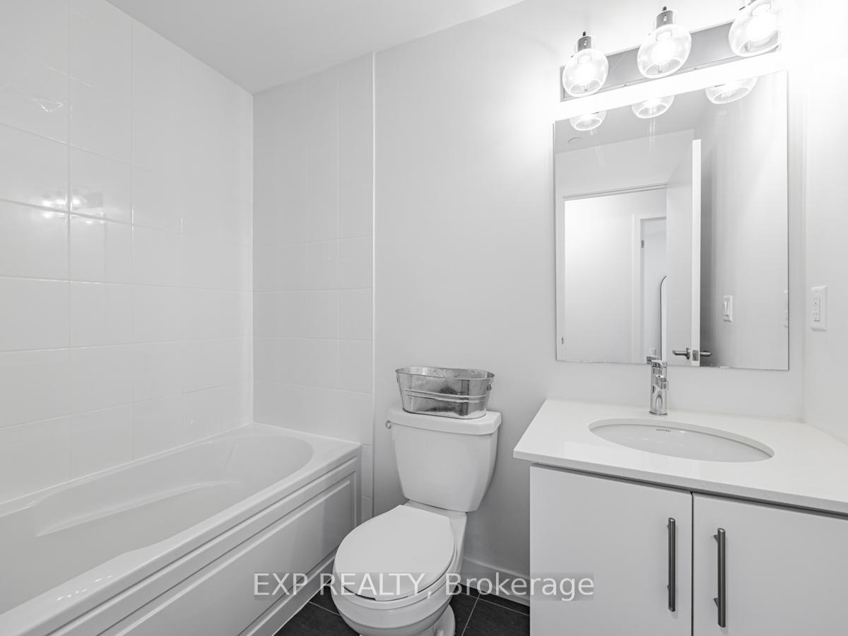 2 Bedrooms Condo at 3409 Ridgeway,  Mississauga For sale
