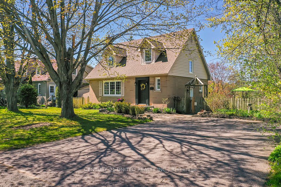 902 Valleyview