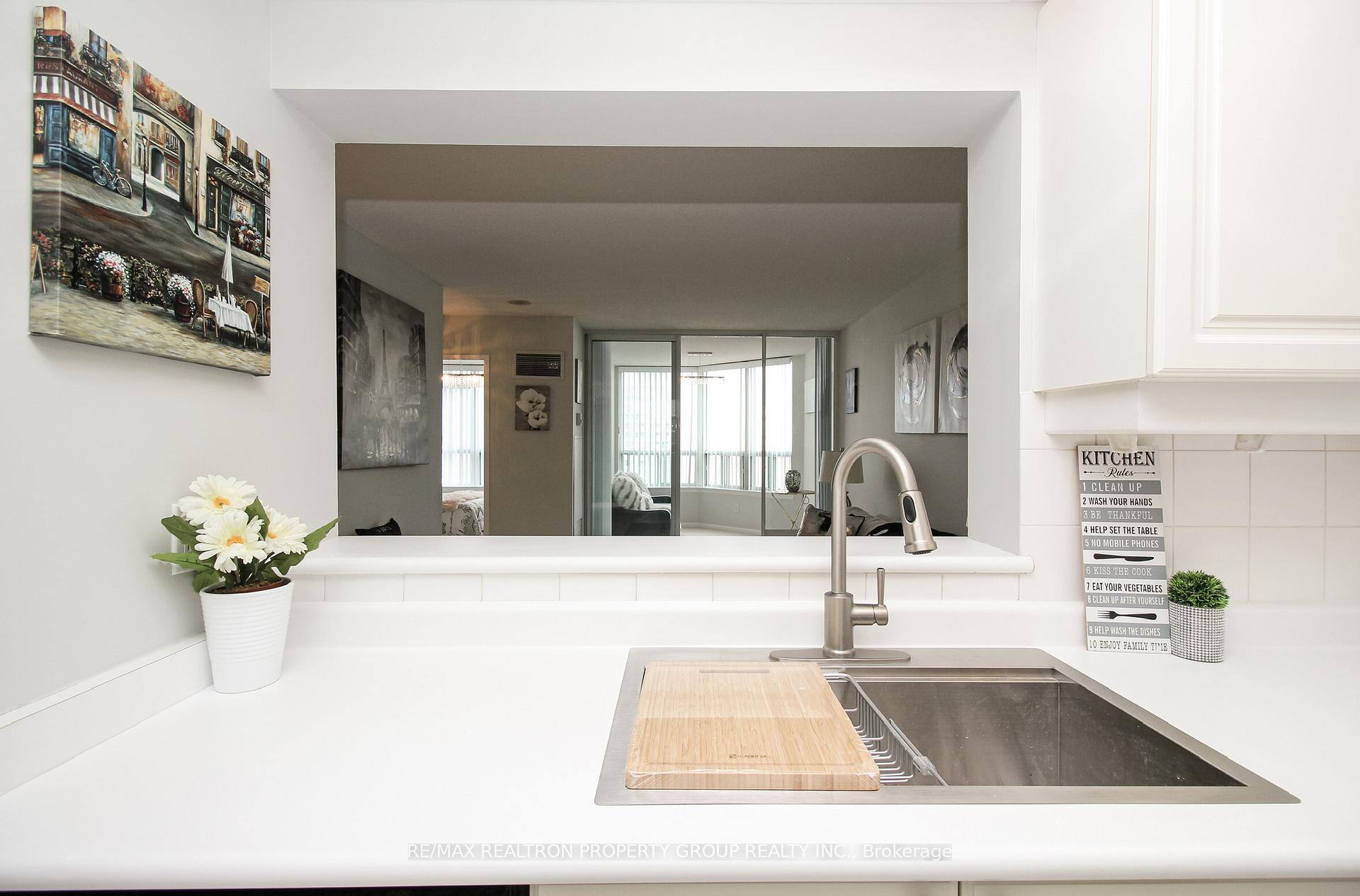 2 Bedrooms Condo at 88 Corporate, Toronto For sale