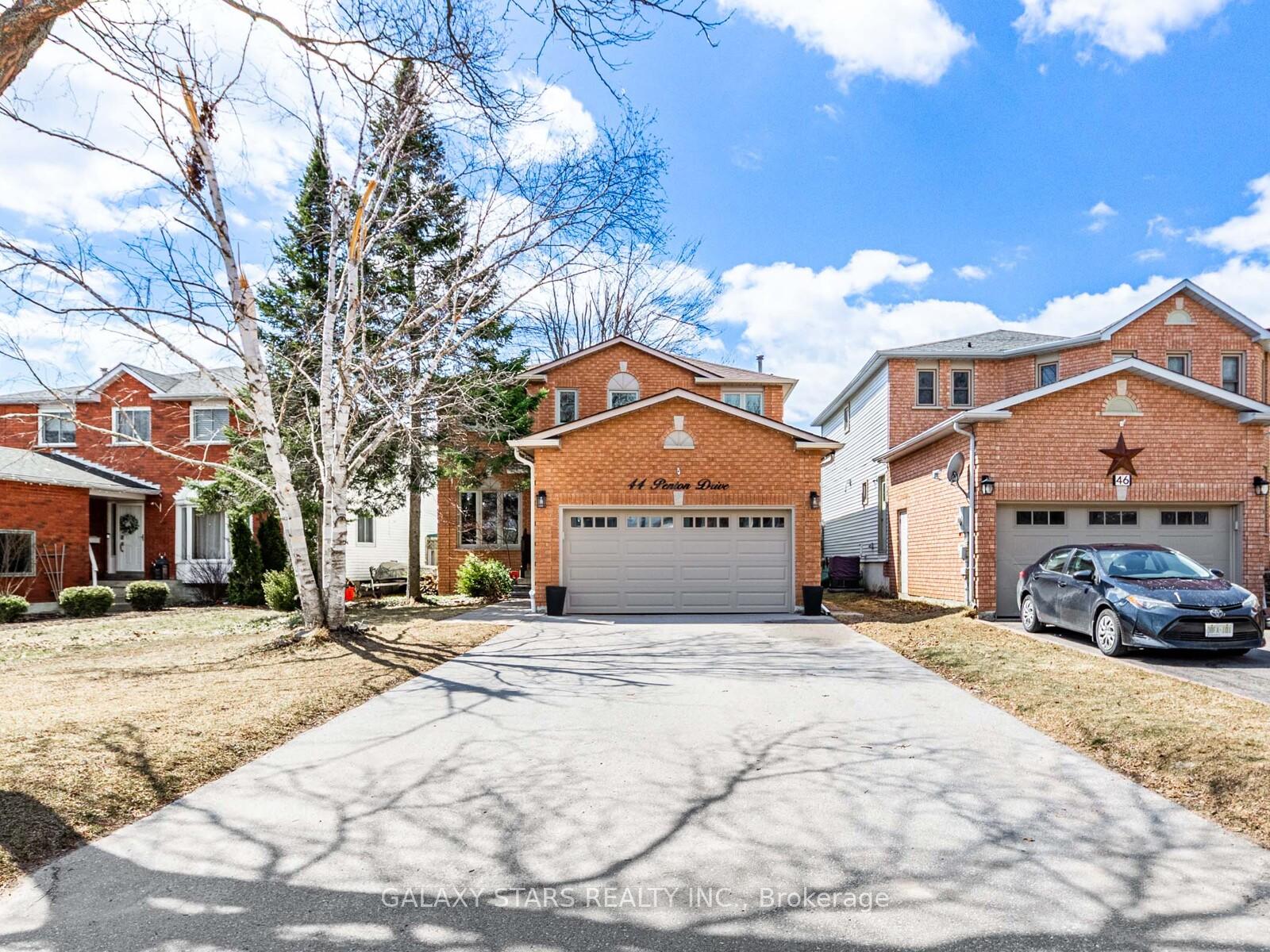 44 Penton Drive, Barrie, ON L4N 7A3