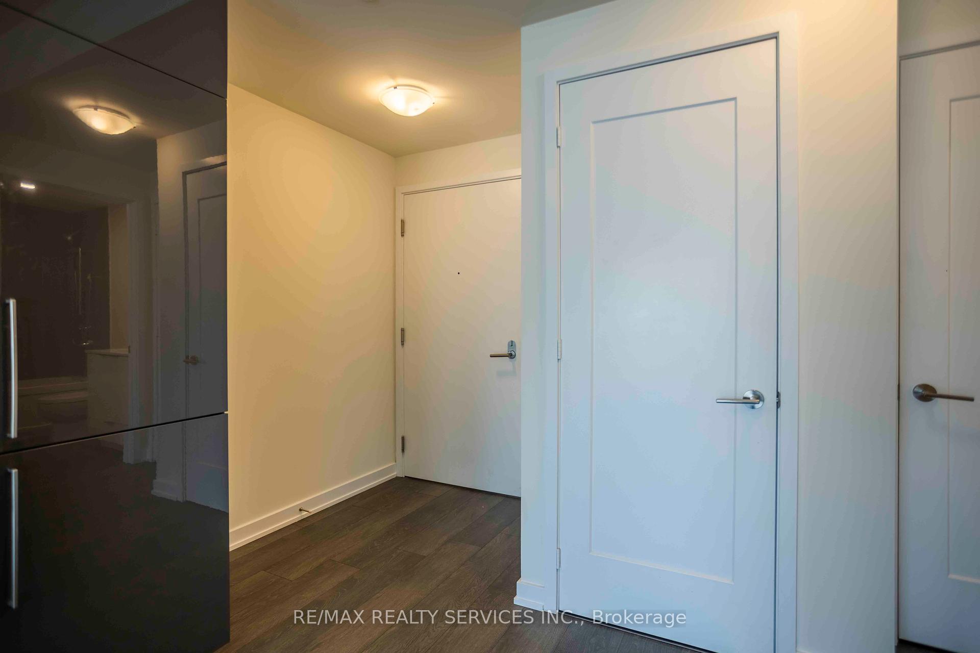 2 Bedrooms Condo at 28 Freeland, Toronto For sale