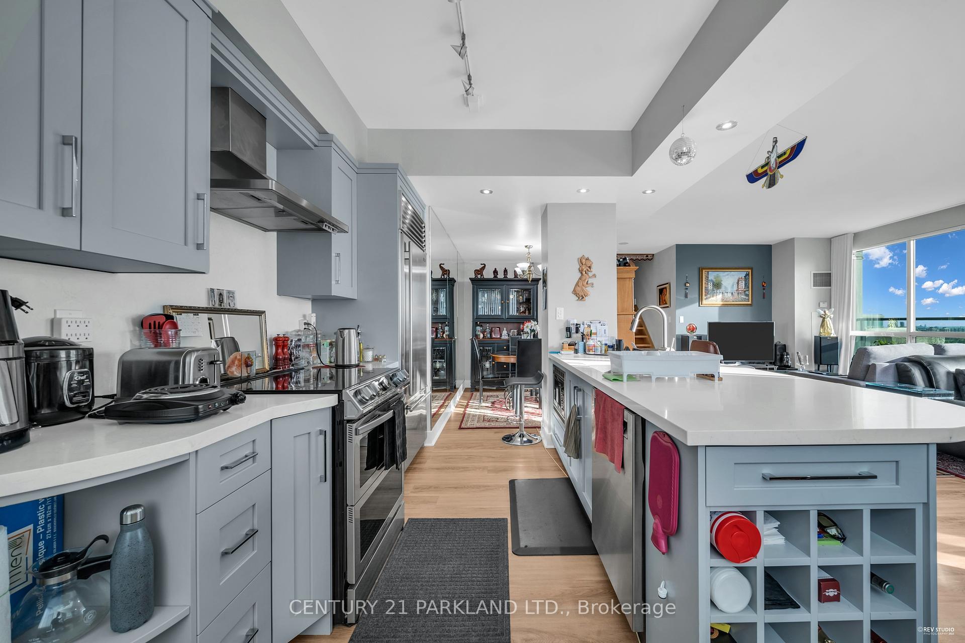 3 Bedrooms Condo at 7 Lorraine, Toronto For sale