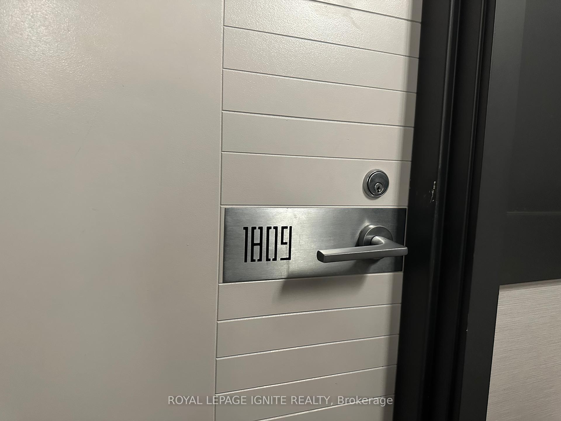 2 Bedrooms Condo at 110 Charles, Toronto For sale