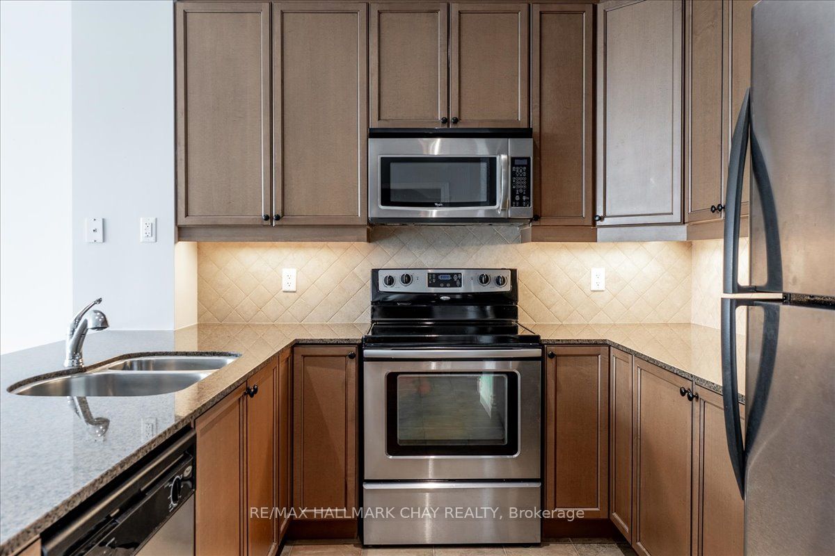 33 Ellen Street, #PH-09