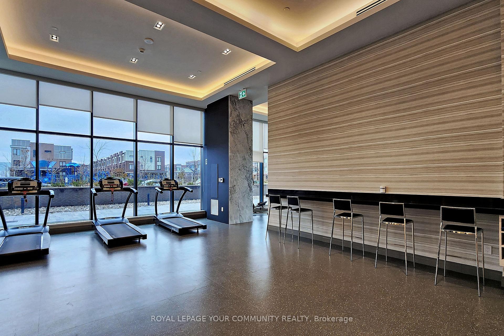 2 Bedrooms Co-op at 100 Eagle Rock, Vaughan For sale