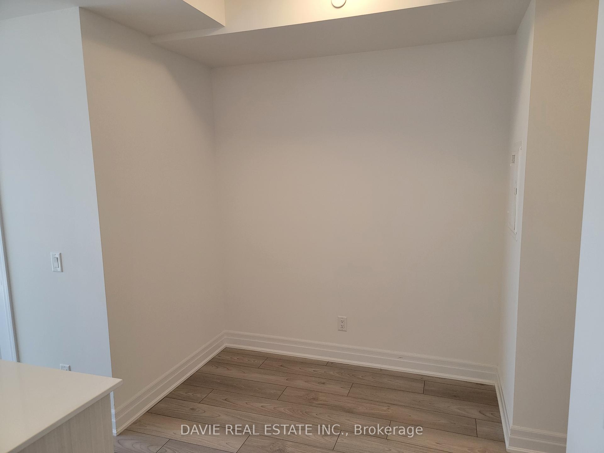 2 Bedrooms Condo at 36 Elm,  Mississauga For sale