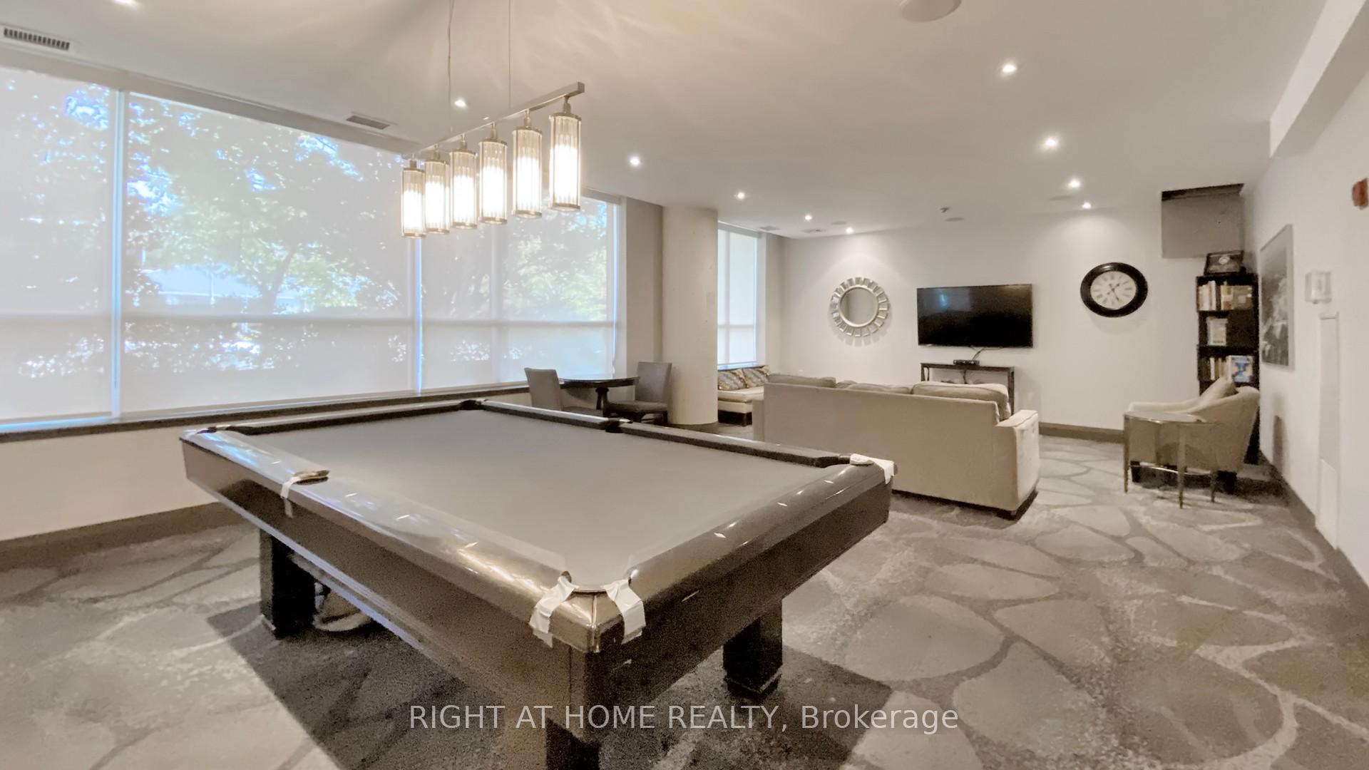 2 Bedrooms Condo at 3840 Bathurst, Toronto For sale