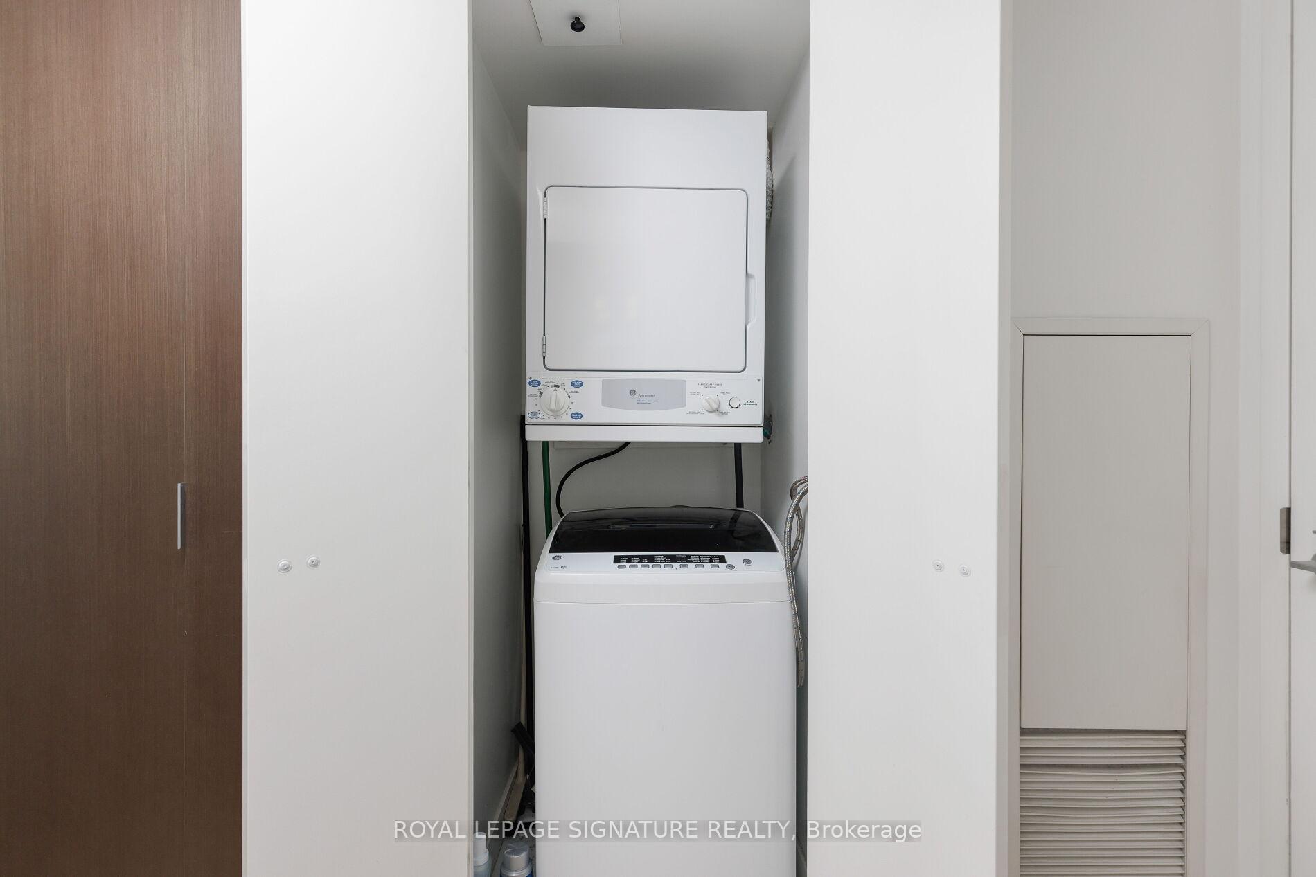 1 Bedroom Condo at 110 Charles, Toronto For sale