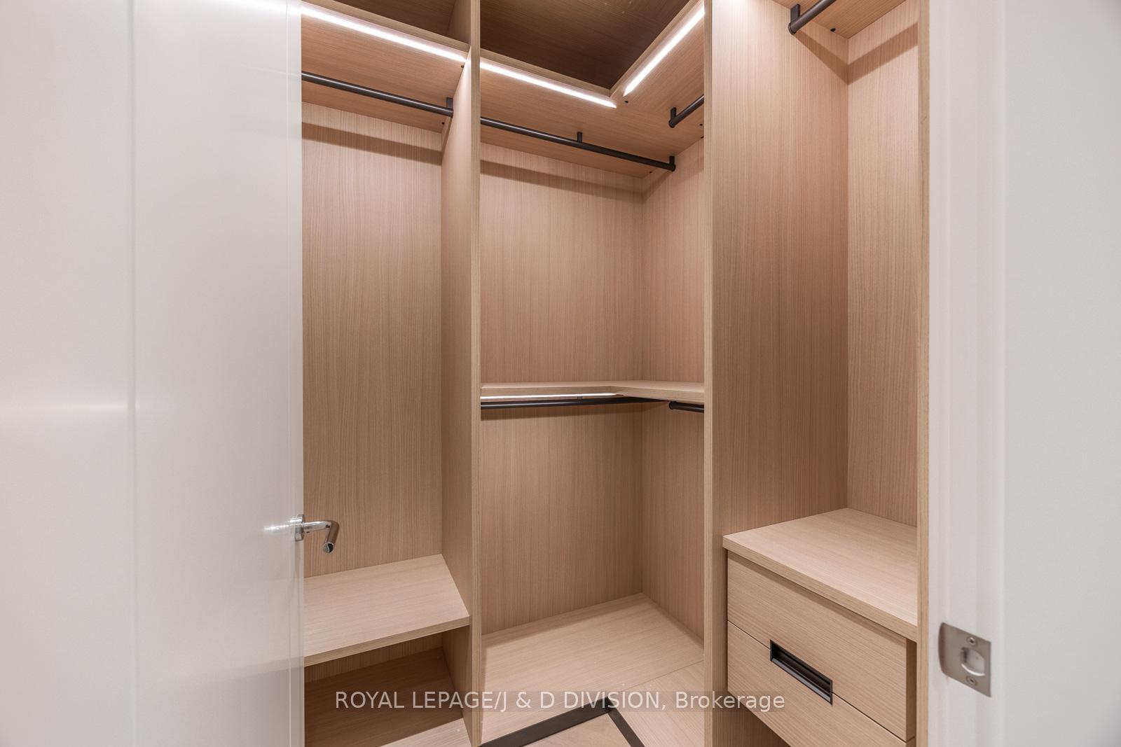 2 Bedrooms Condo at 7 Dale,  Toronto For sale