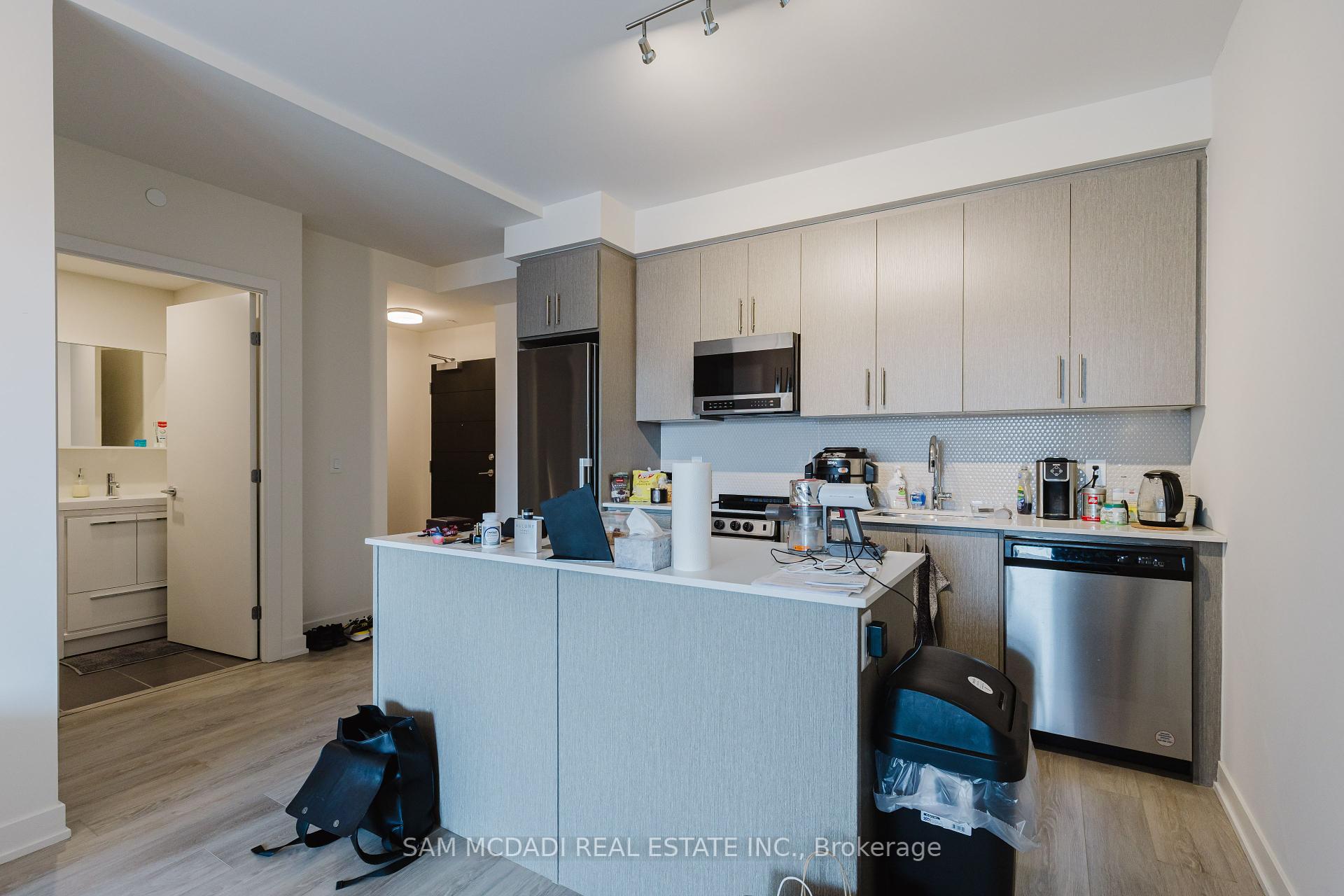 2 Bedrooms Condo at 212 King William,  Hamilton For sale
