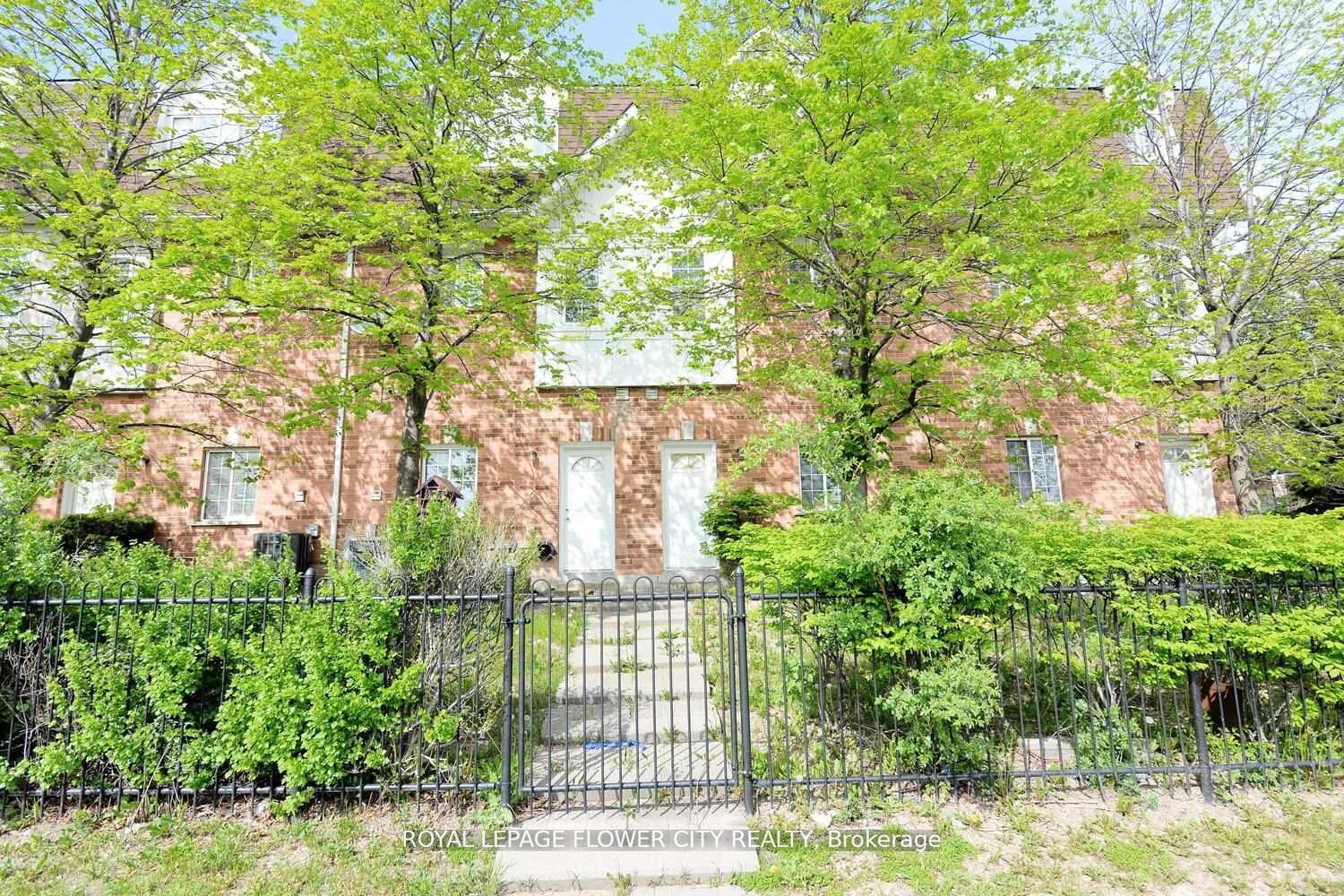 3 Bedrooms Condo at 4950 Rathkeale,  Mississauga For sale